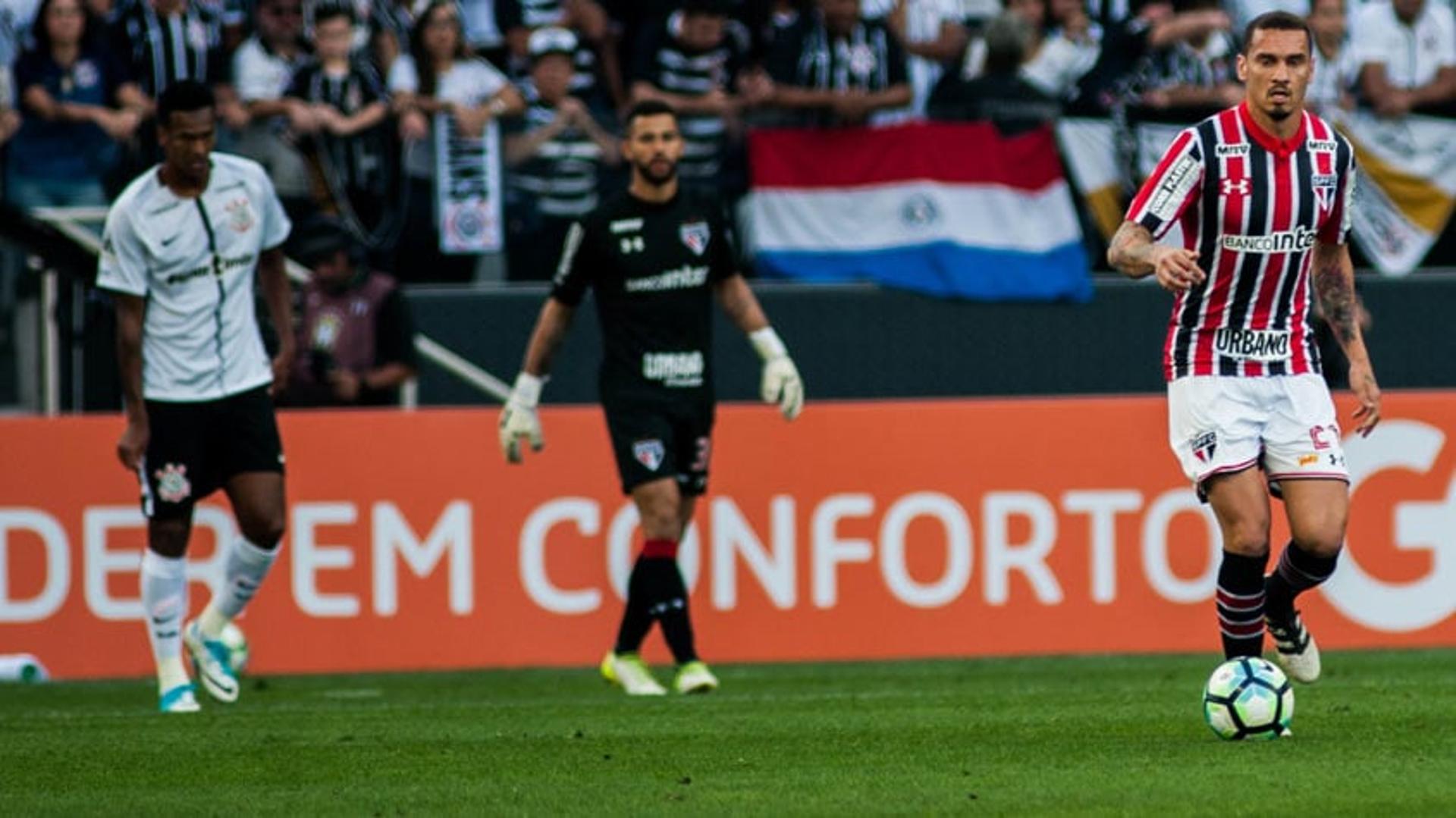 Corinthians 3x2 São Paulo: o&nbsp;Tricolor, pelo Brasileirão, perdeu do rival em sua 11ª visita às arenas dos rivais da capital. O São Paulo nunca venceu nem na Arena Corinthians e nem no Allianz Parque (nove derrotas e dois empates). É o adversário mais vazado na casa corintiana desde 2014 (18 gols) e o mais vazado na casa palmeirense desde 2015 (12 gols)...