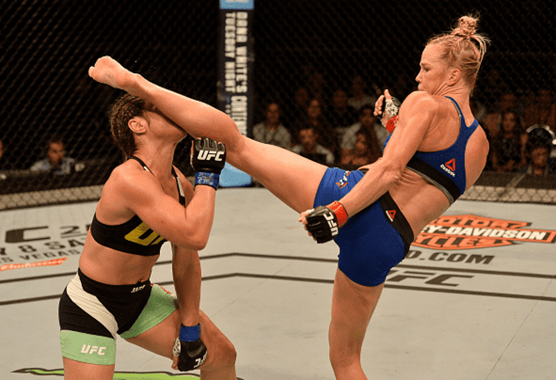 Holly Holm nocauteou Bethe Correia com um chute alto no terceiro round