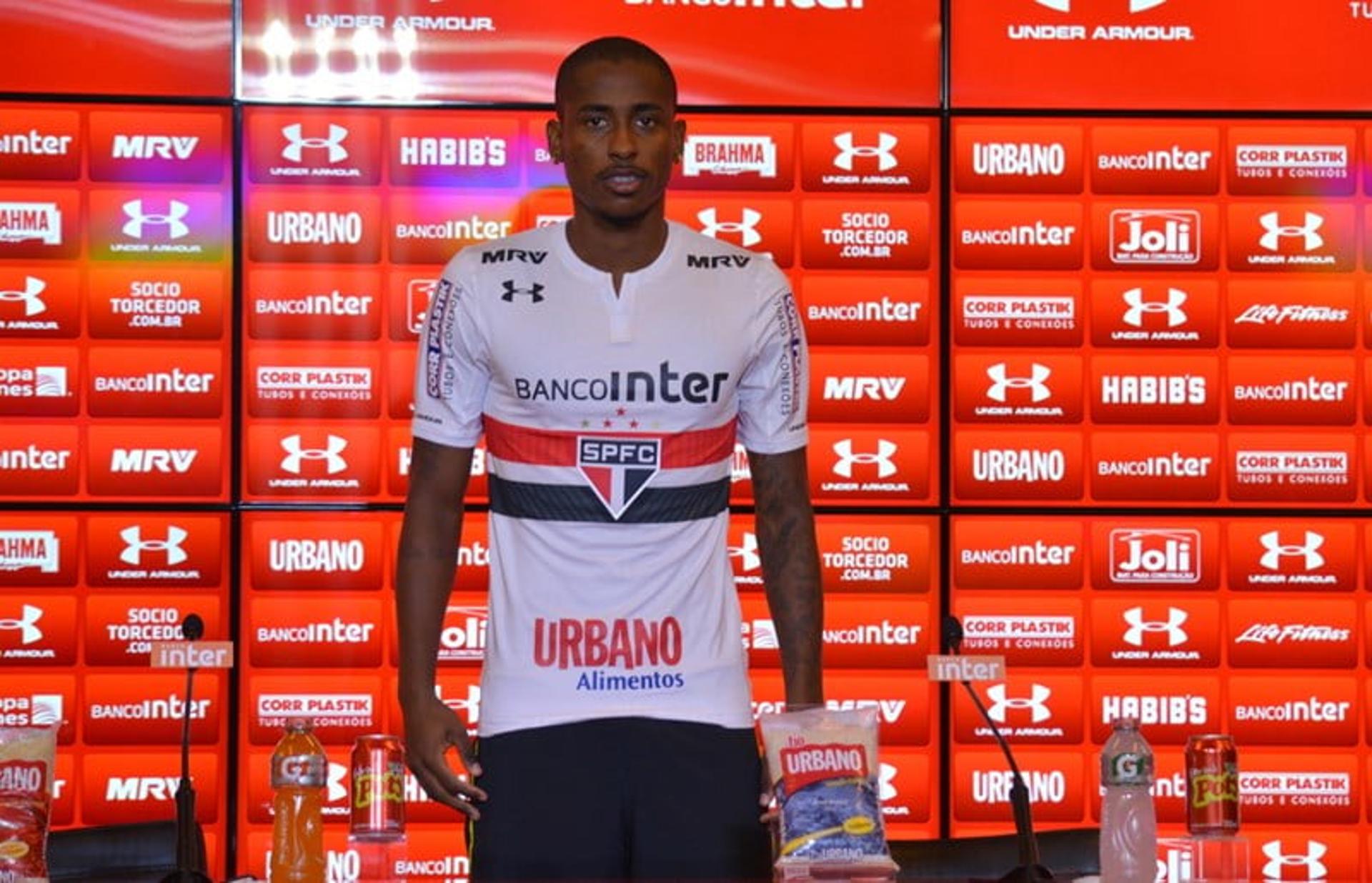 Atacante Denilson é apresentado no São Paulo