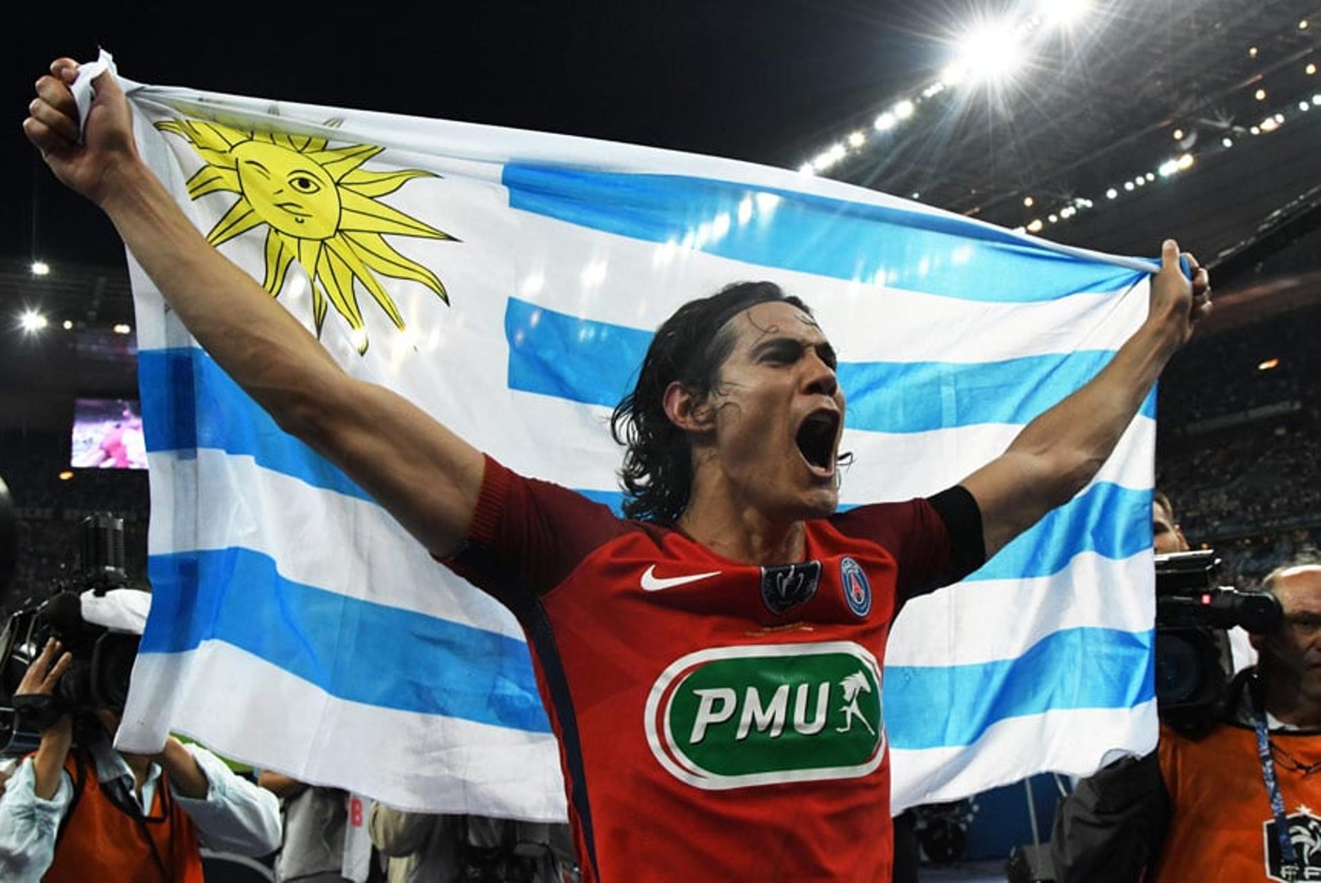 Os gols do atacante uruguaio Cavani custaram 65 milhões de euros (cerca de R$ 241,1 milhões) ao PSG, que o tirou do Napoli