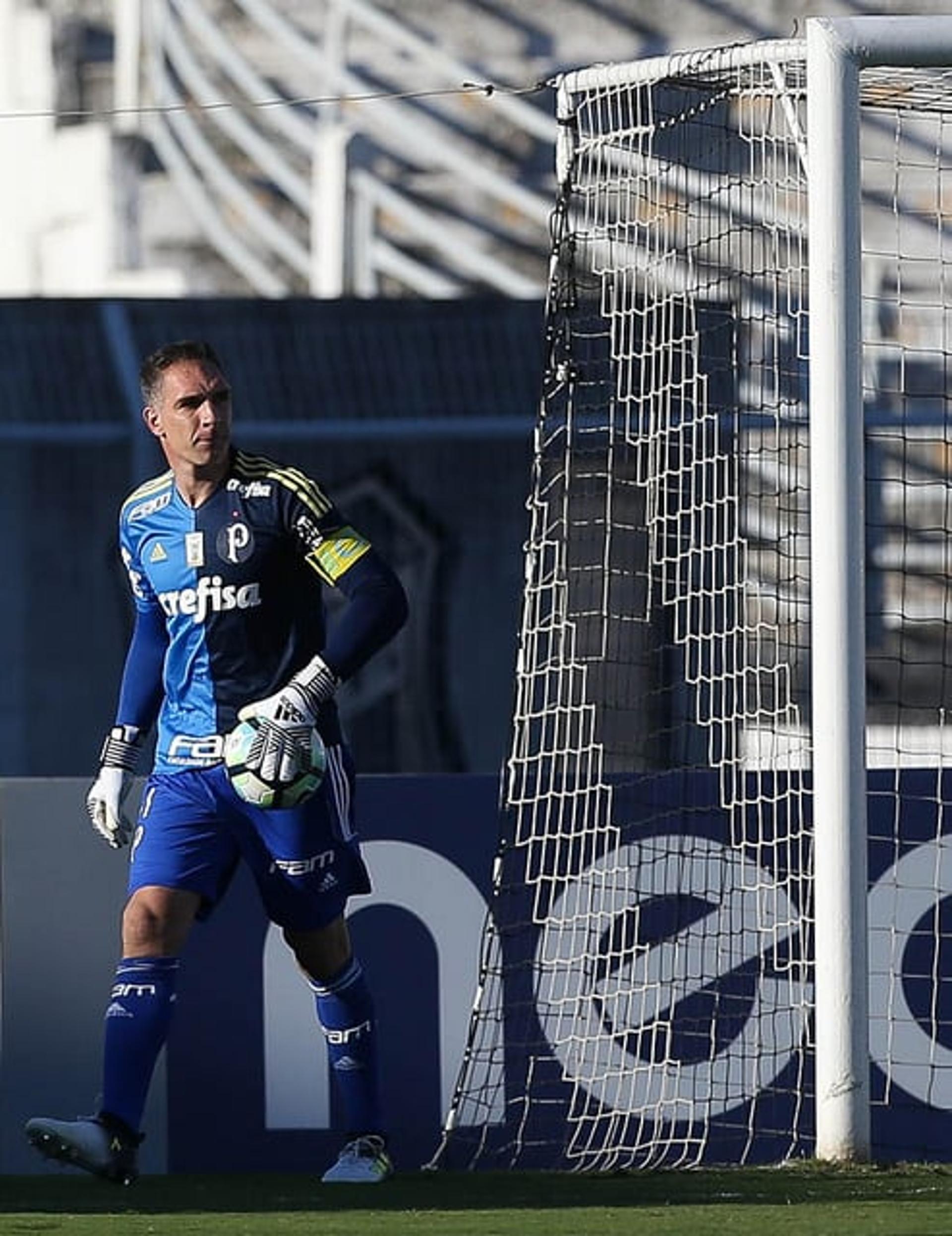 Fernando Prass durante vitória contra a Ponte