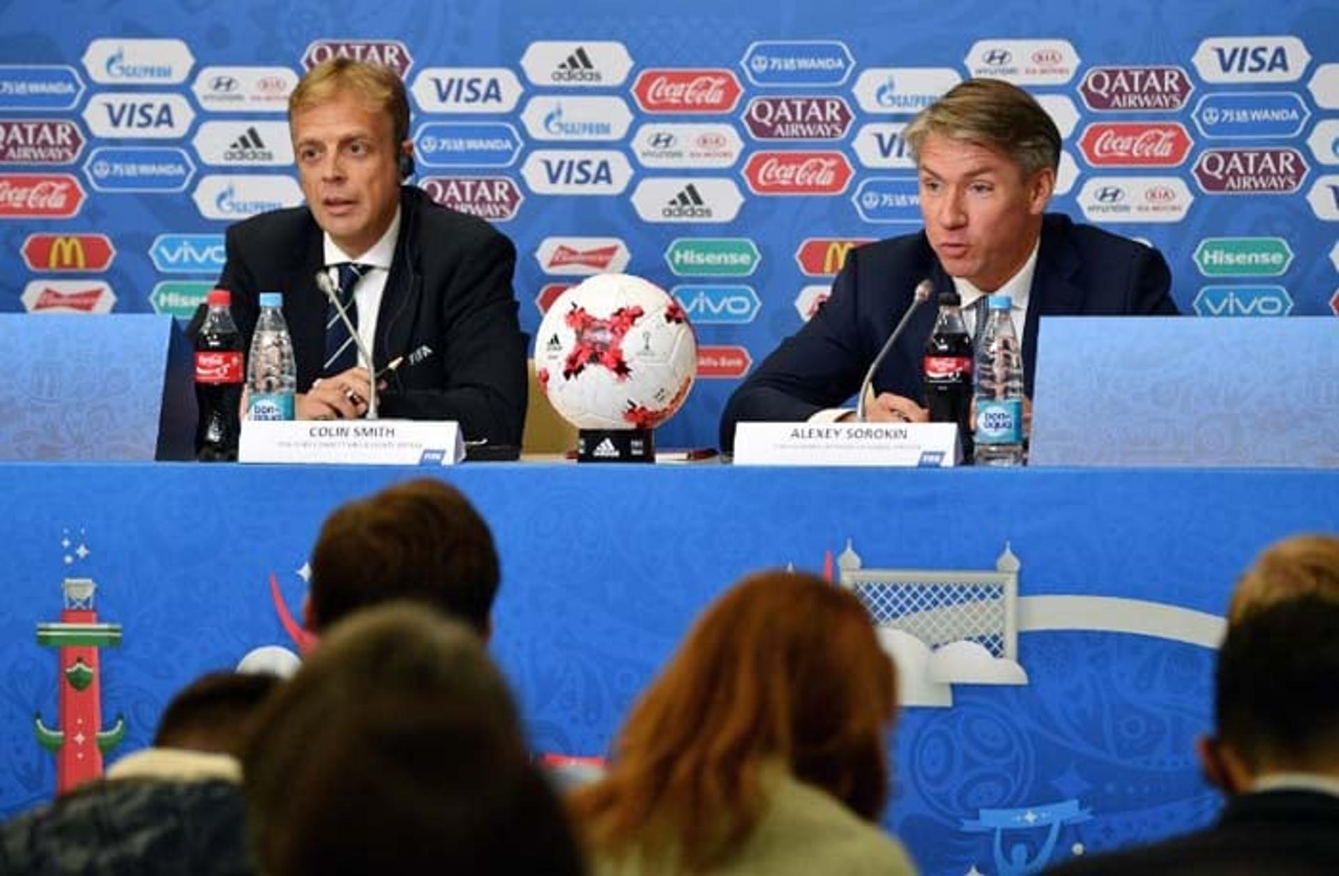 Colin Smith, chefe do Departamento de Competições e Eventos da Fifa, e Alexey Sorokin, CEO do Comitê Organizador Local da Copa das Confederações