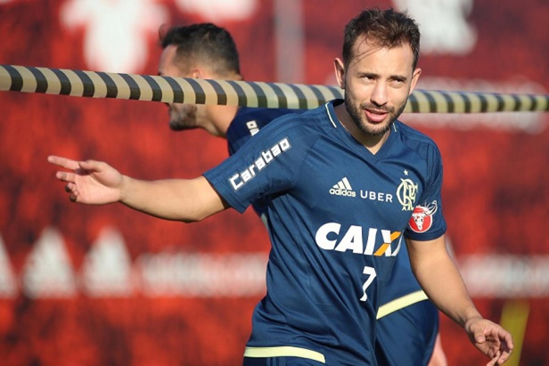 Everton Ribeiro em treino do Flamengo