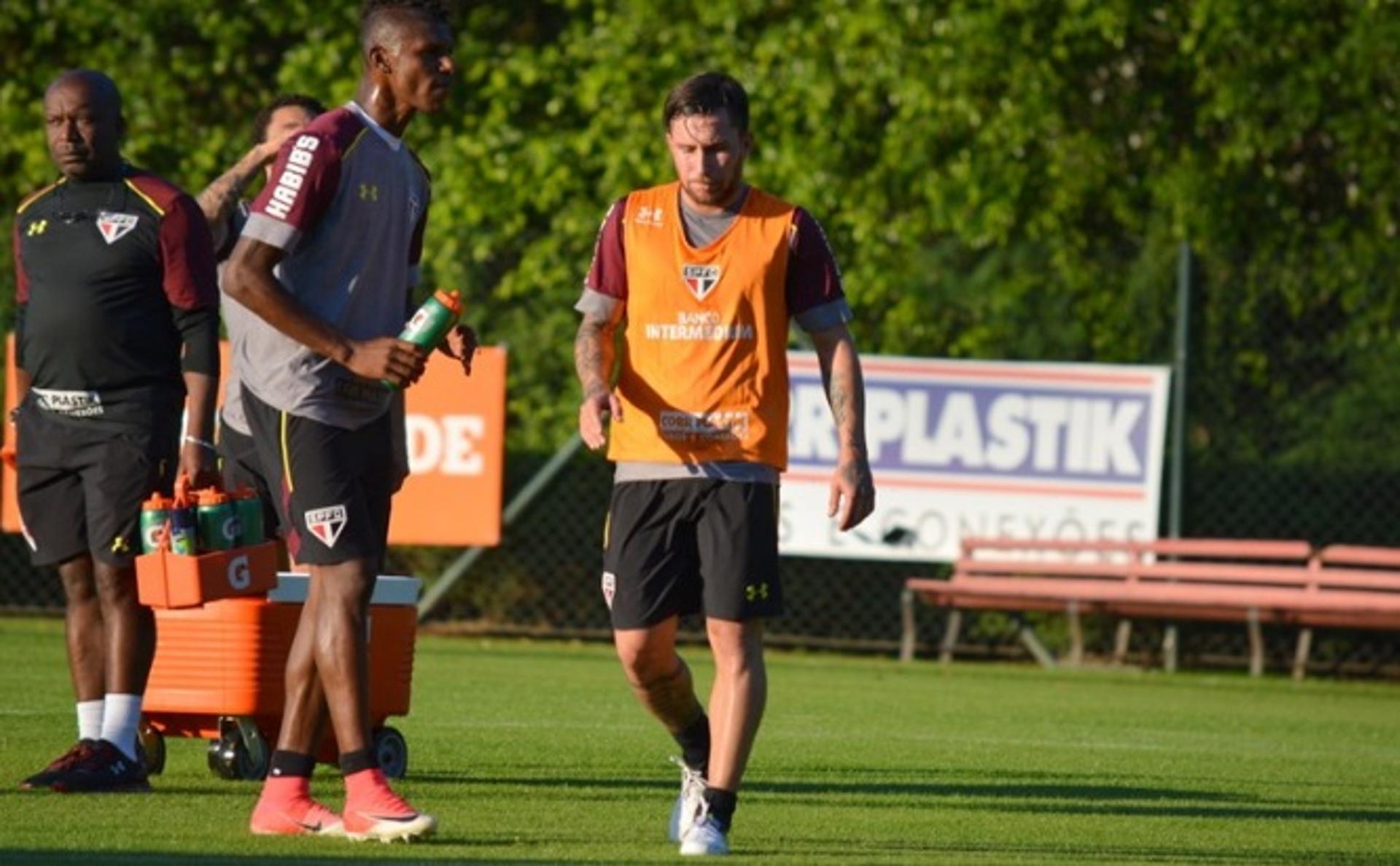 Arboleda e Jonatan Gomez treinaram com Rogério Ceni pela primeira vez (foto: Érico Leonan / saopaulofc.net)