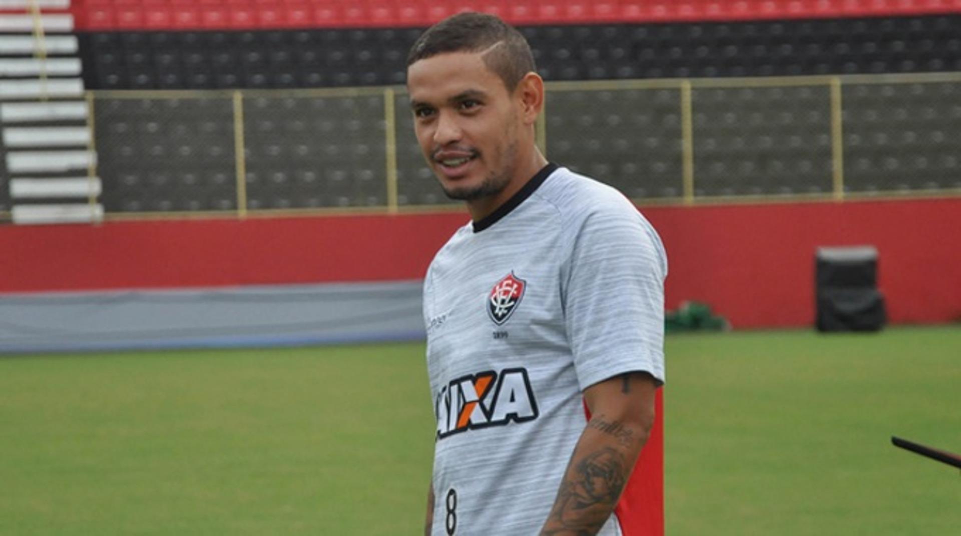 Carlos Eduardo - Vitória