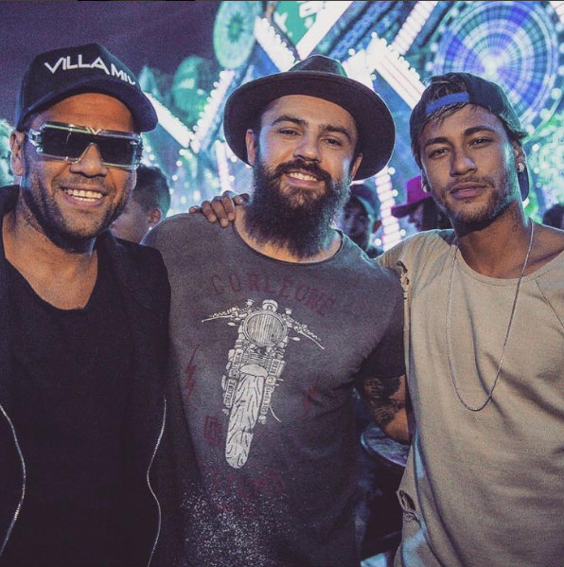 Neymar e Daniel Alves curtem festival em Goiânia