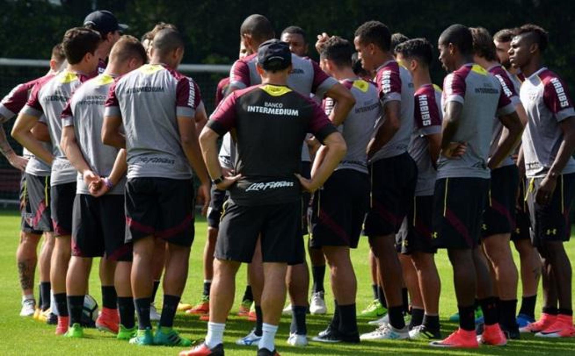 Grupo do São Paulo com Ceni: veja imagens da passagem do técnico