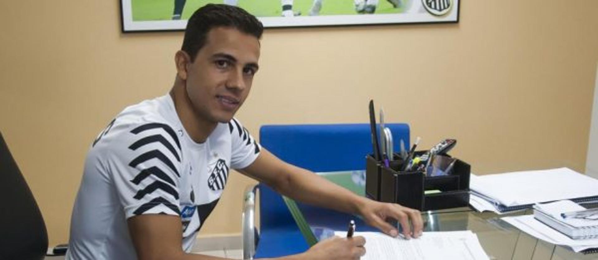 Nilmar assina com o Santos