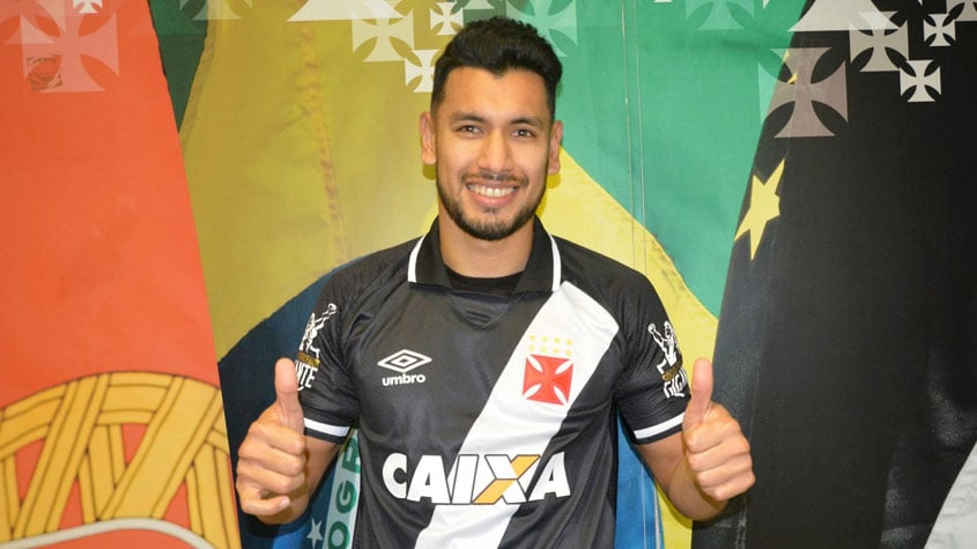 Andrés Ríos é o novo atacante do Vasco. Confira a seguir a galeria especial com outras imagens aqui no LANCE!