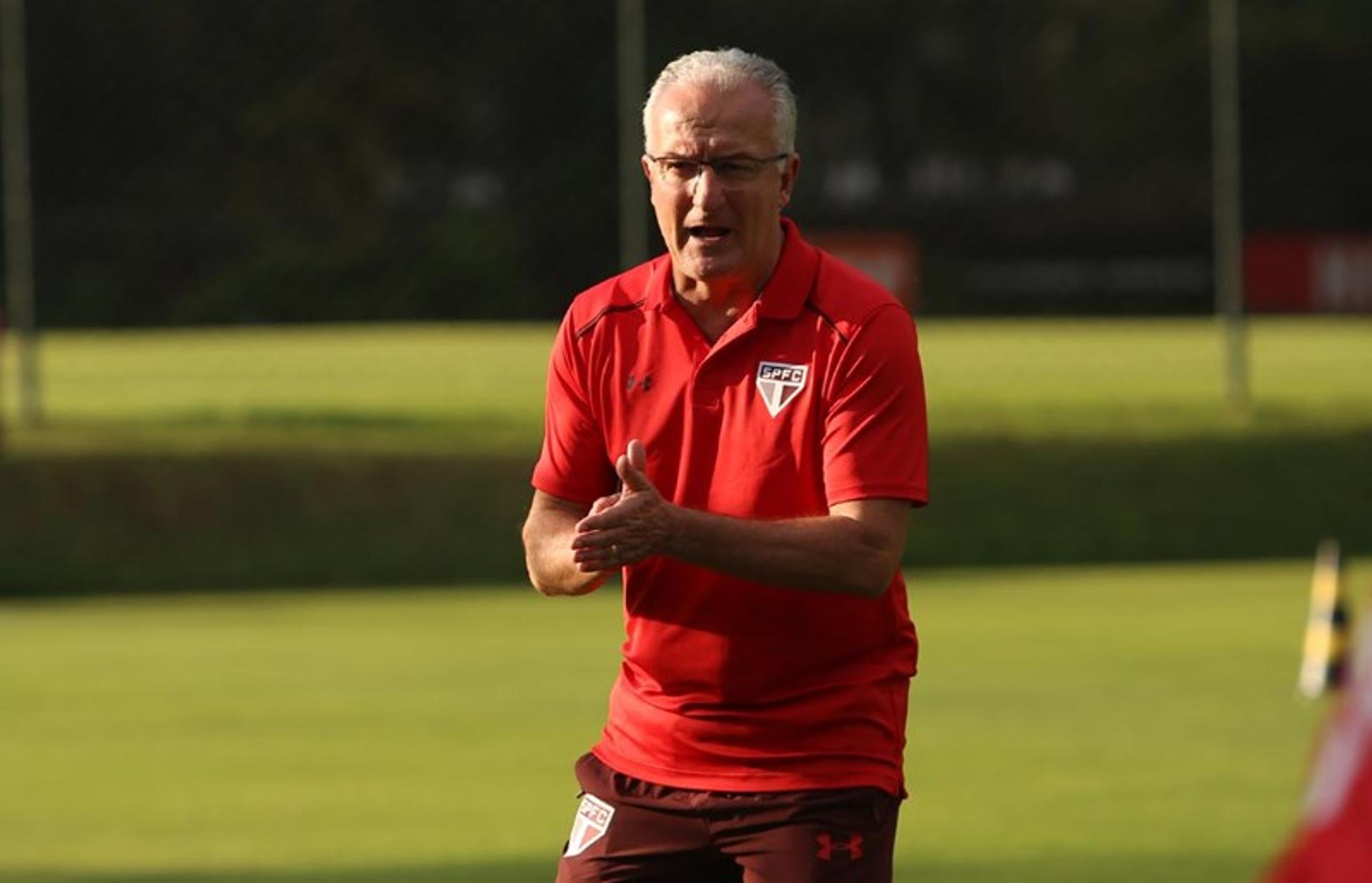 DORIVAL JÚNIOR estreará pelo São Paulo neste meio de semana, em confronto com o Atlético-GO. Técnico tenta mudar situação instável da equipe no Brasileirão