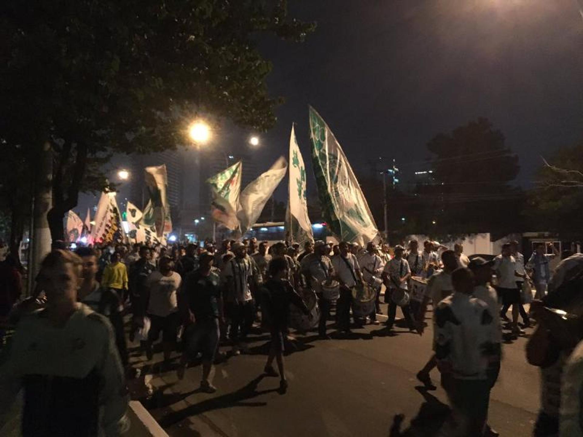 Torcida do Palmeiras na Academia antes do Dérbi