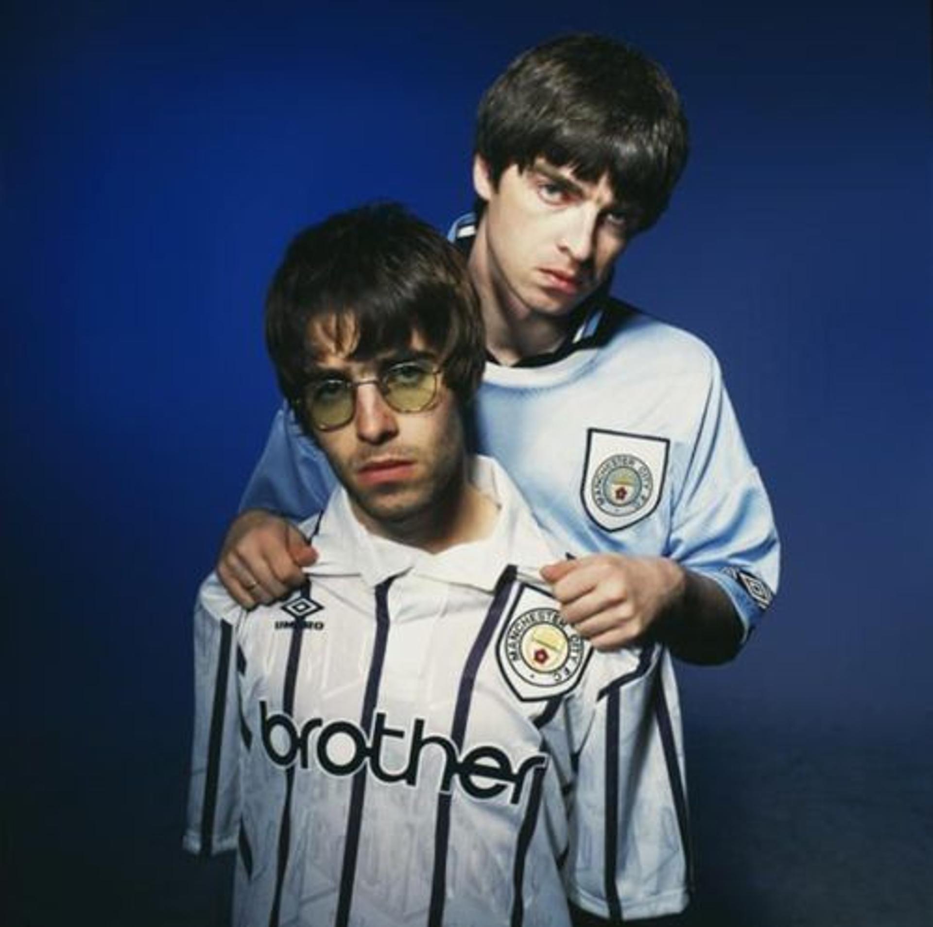 A desavença entre os irmãos Noel e Liam Gallagher são tão fortes que levaram ao fim do Oasis. Mas, eles continuam com pelo menos uma coisa em comum: o amor pelo Manchester City