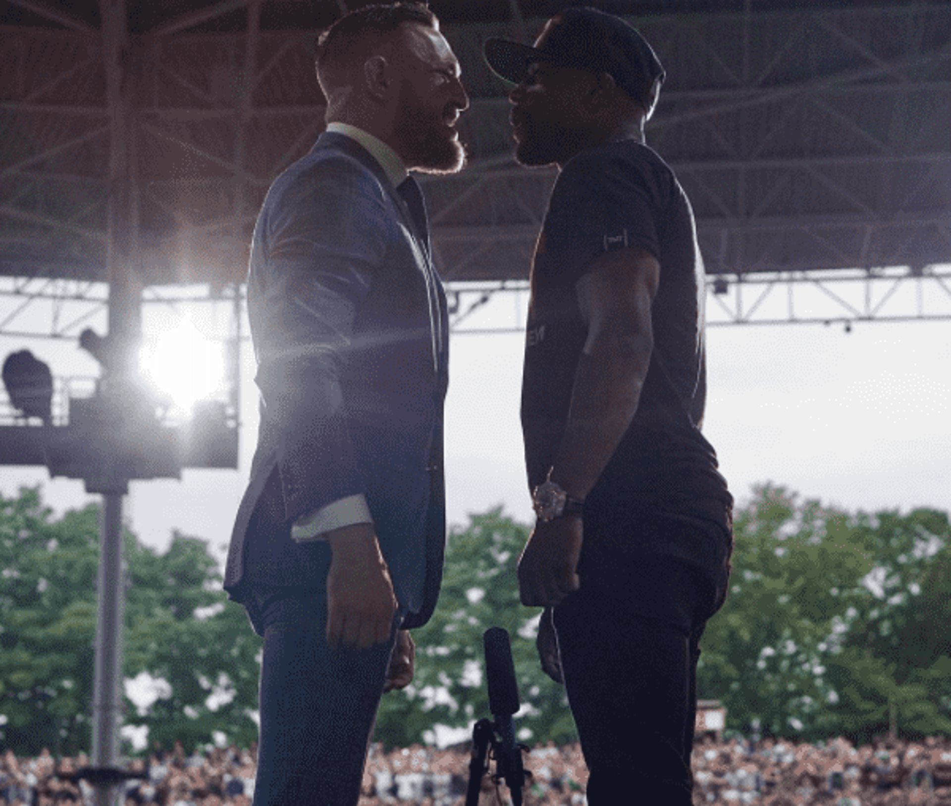 Conor McGregor e Floyd Mayweather se encaram em Toronto, Canadá