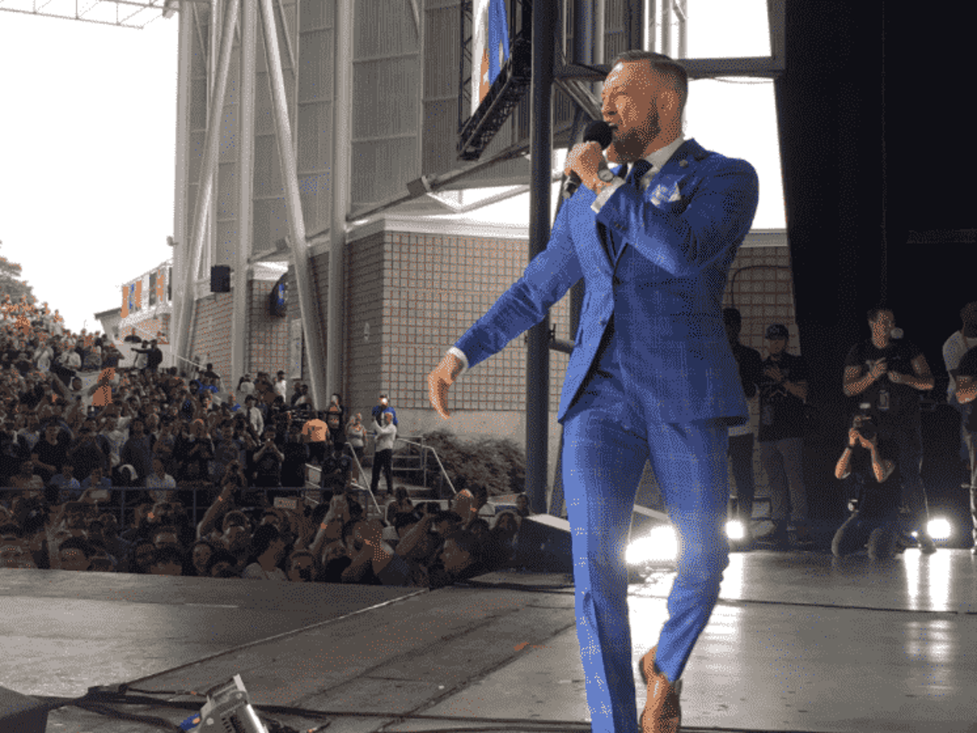 Conor McGregor fala em evento de turnê mundial de "May-Mac"