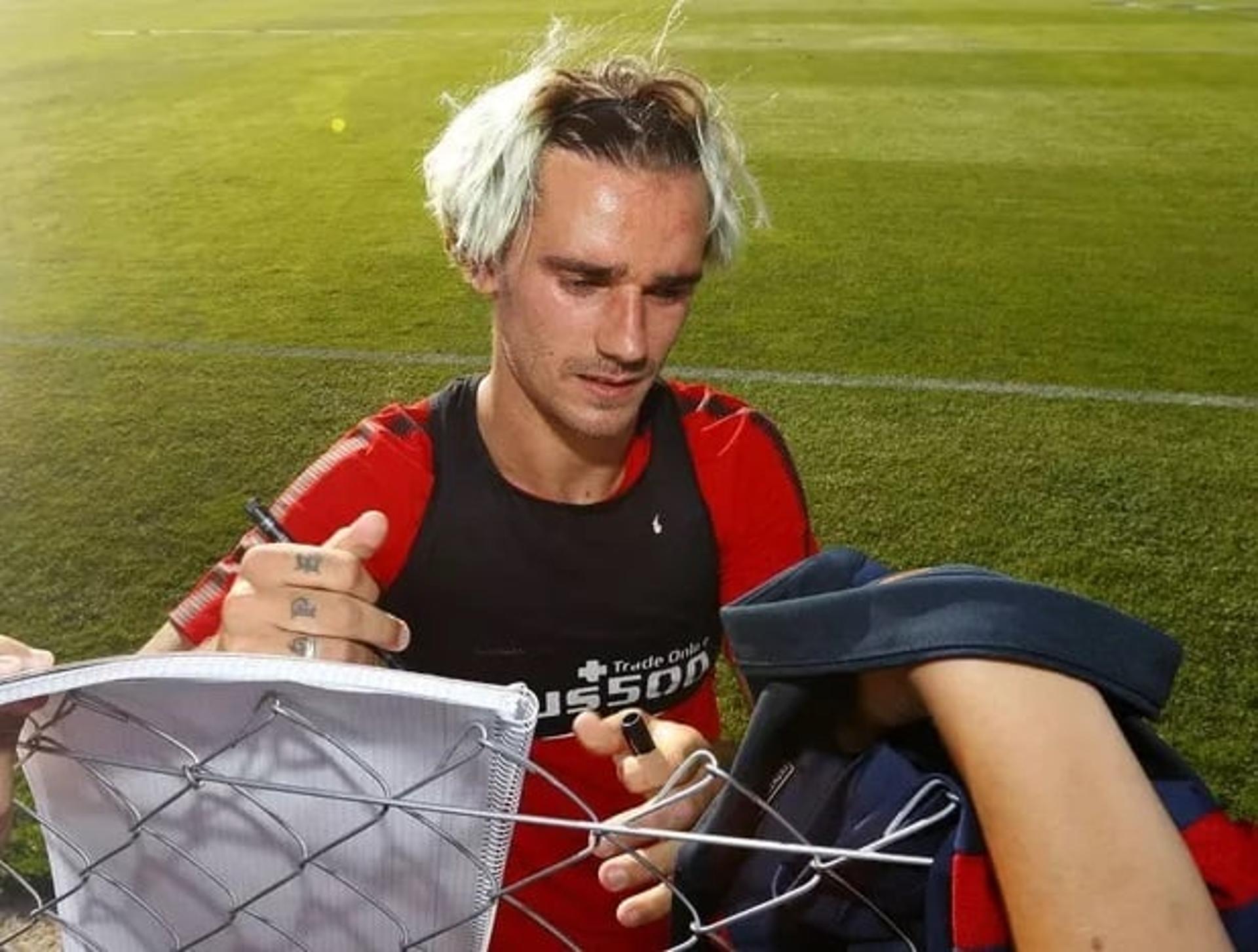 Griezmann assusta com novo visual e torcedores fazem comparações