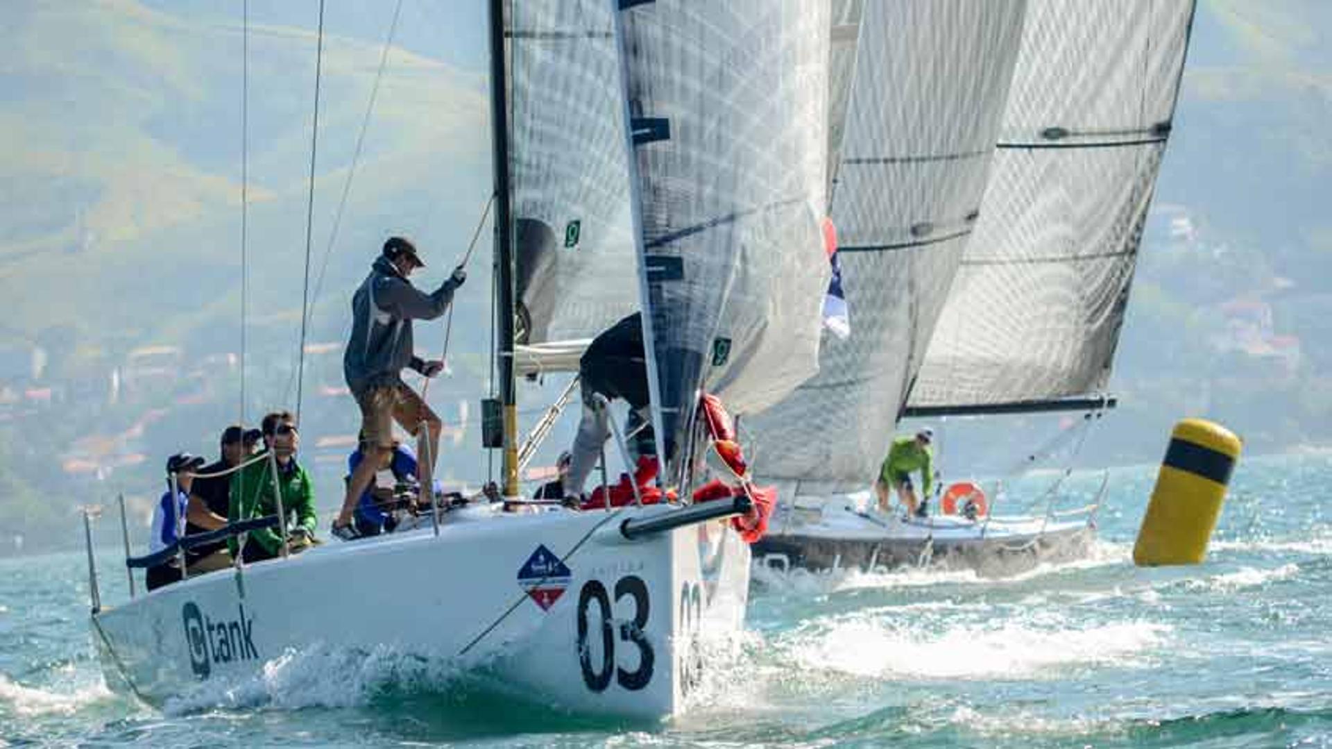 Semana de Vela de Ilhabela: Regata na Ponta das Canas leva equipes para mar aberto