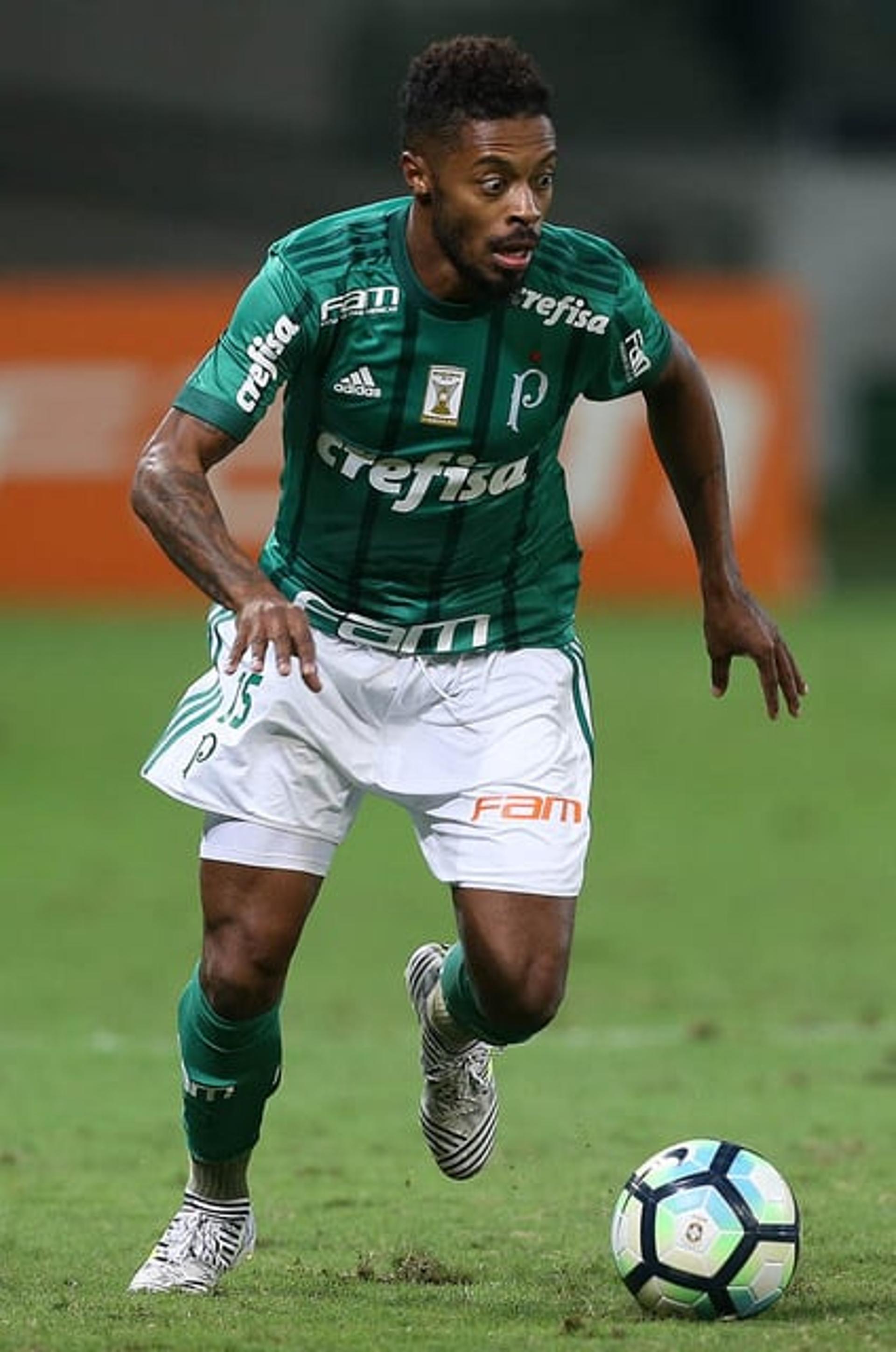 Michel Bastos fez 9 partidas com Cuca, 4 como titular