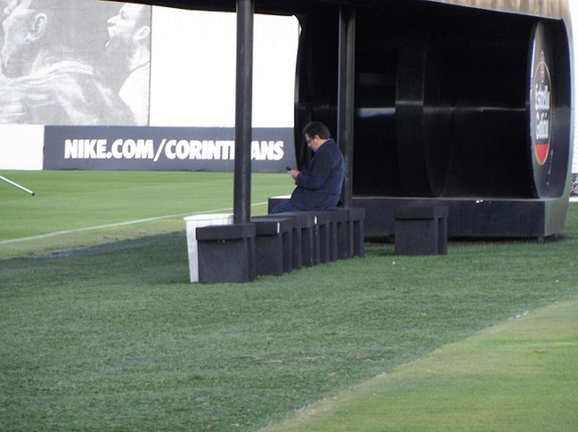 René Simões acompanha treino do Corinthians