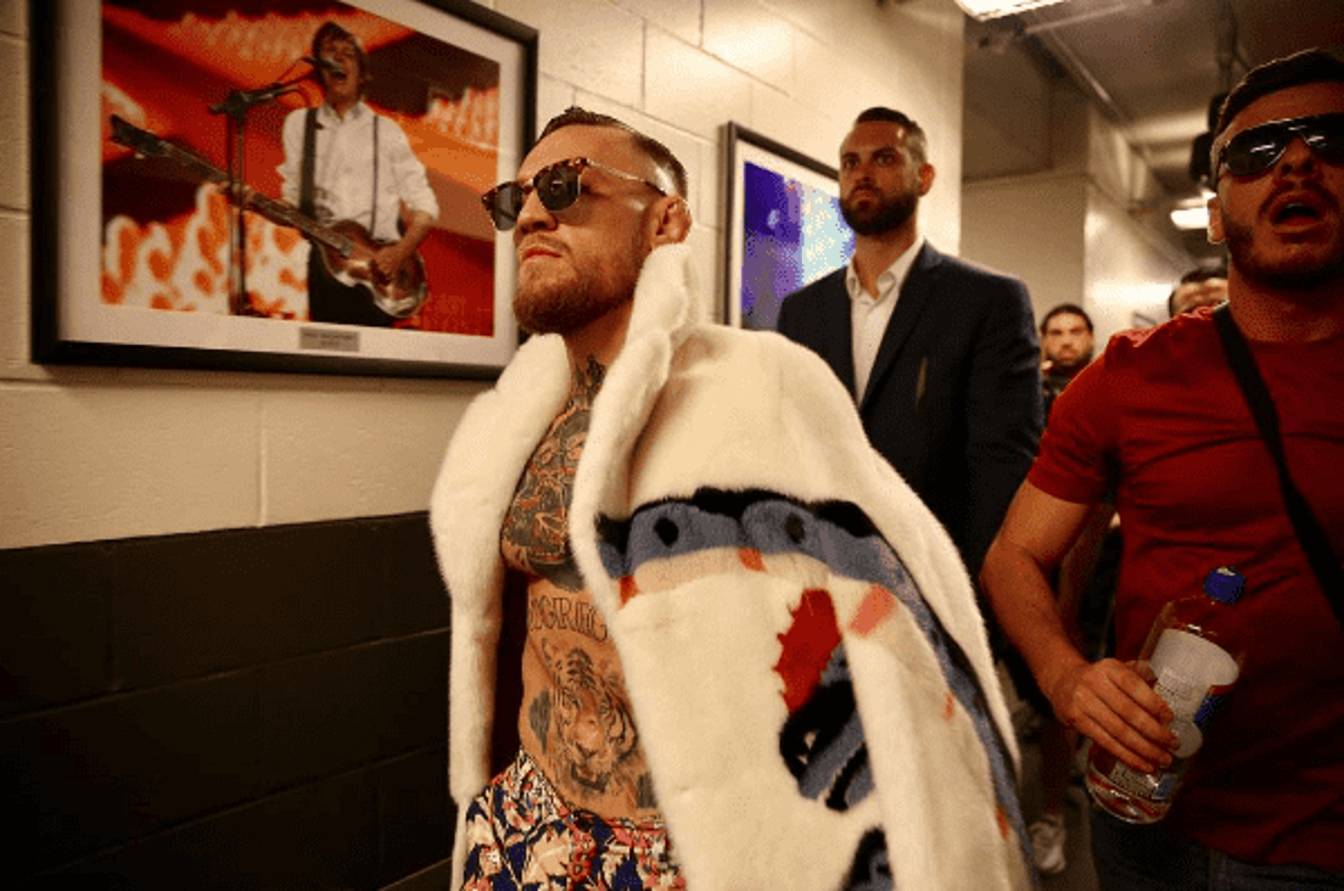 Conor McGregor apareceu em Nova York com visual irreverente