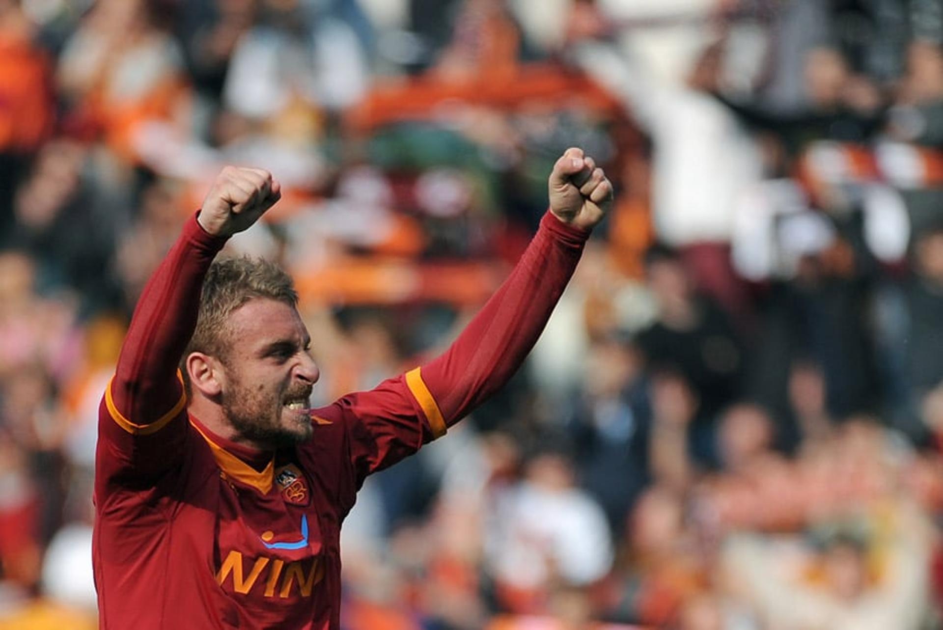 Com 34 anos, o meia De Rossi é a cara da Roma no Campeonato Italiano