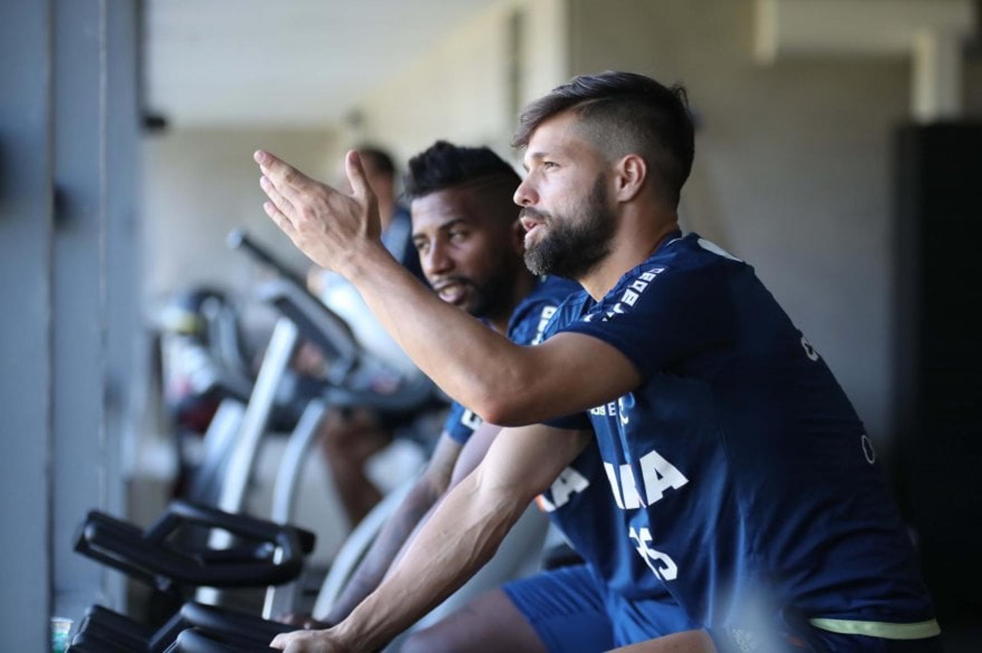 Diego diz que não é hora de pensar no Corinthians