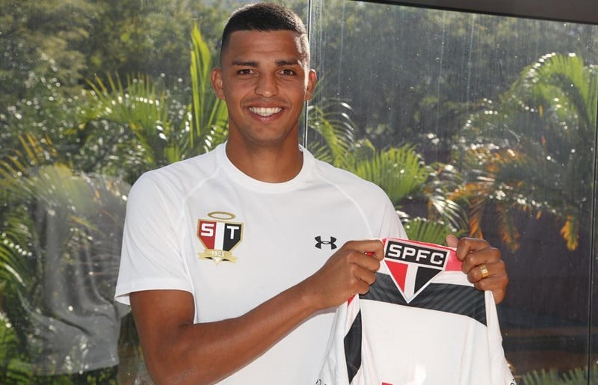 Aderllan assinou com o São Paulo até o fim de 2018