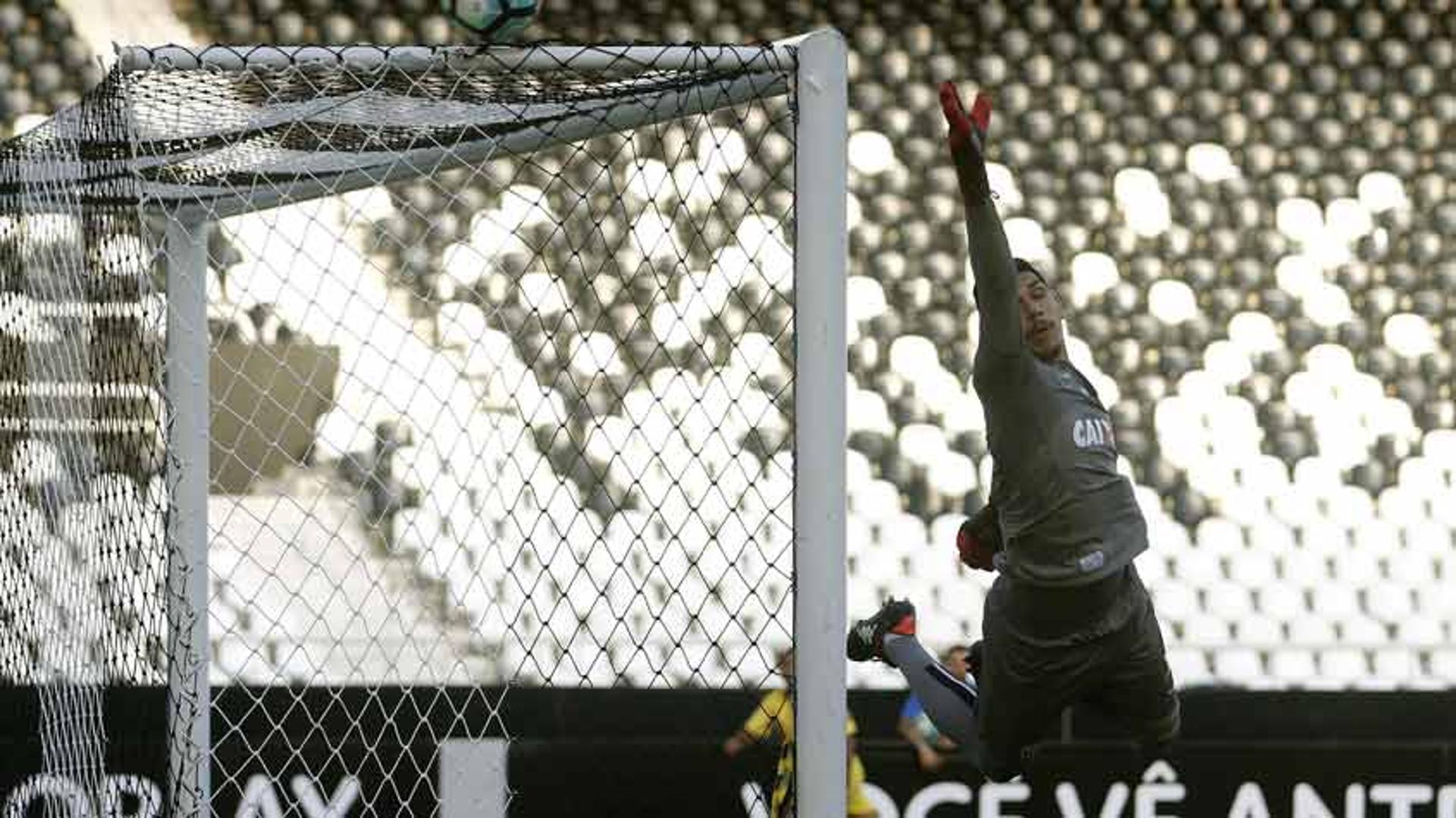 Confira a seguir a galeria especial do LANCE! com imagens do empate entre Vasco e Santos neste domingo