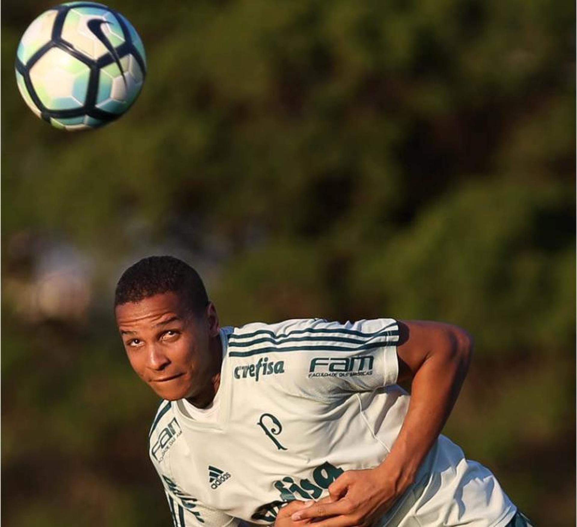 Deyverson em treino do Palmeiras