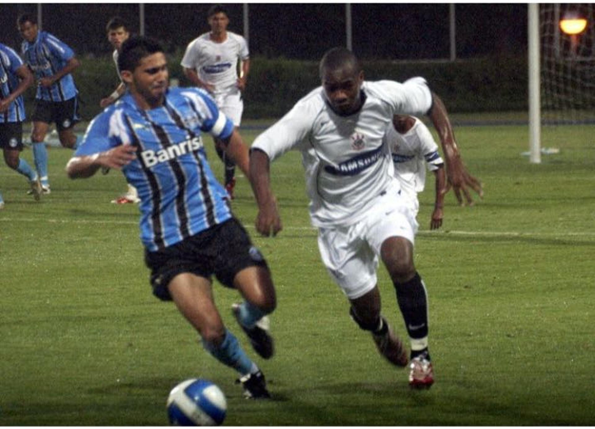 Elton Martins em ação pelo Corinthians