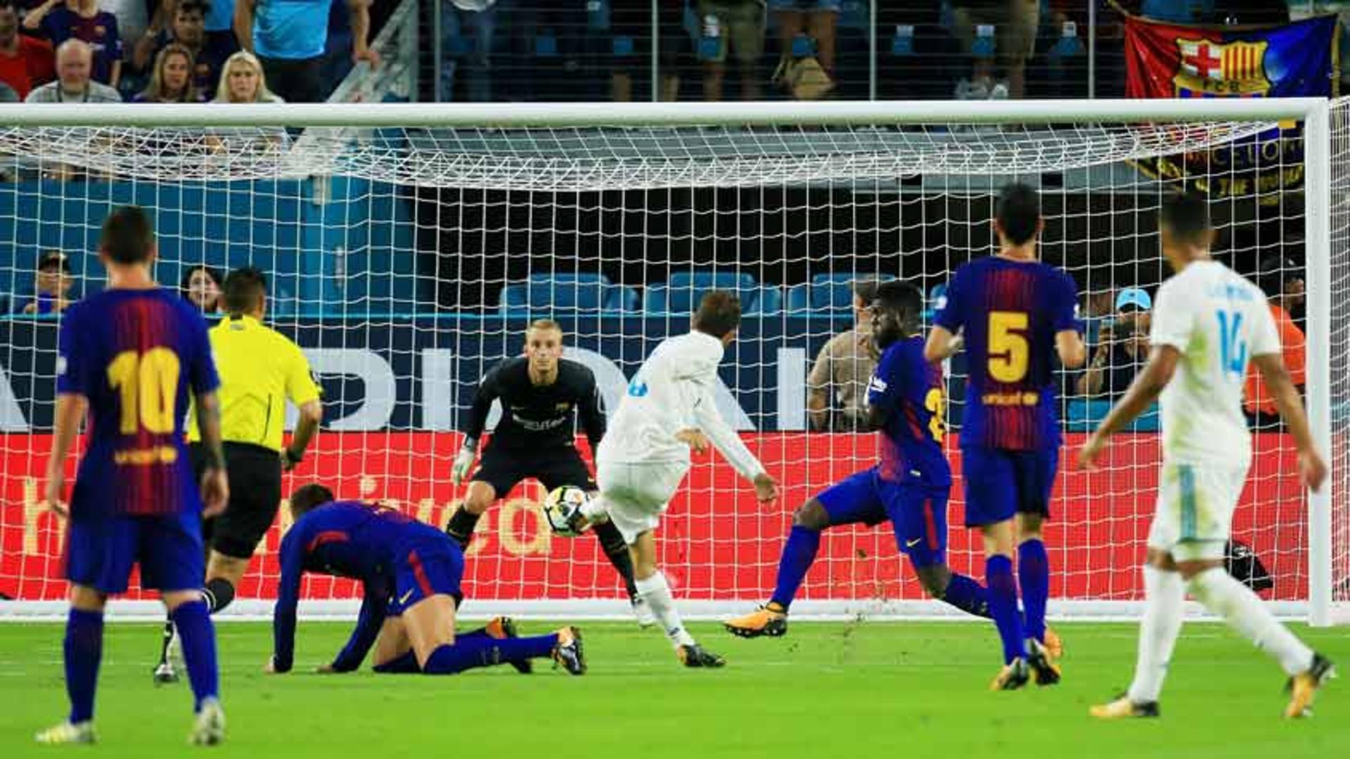 Real Madrid 2 x 3 Barcelona: as imagens do clássico