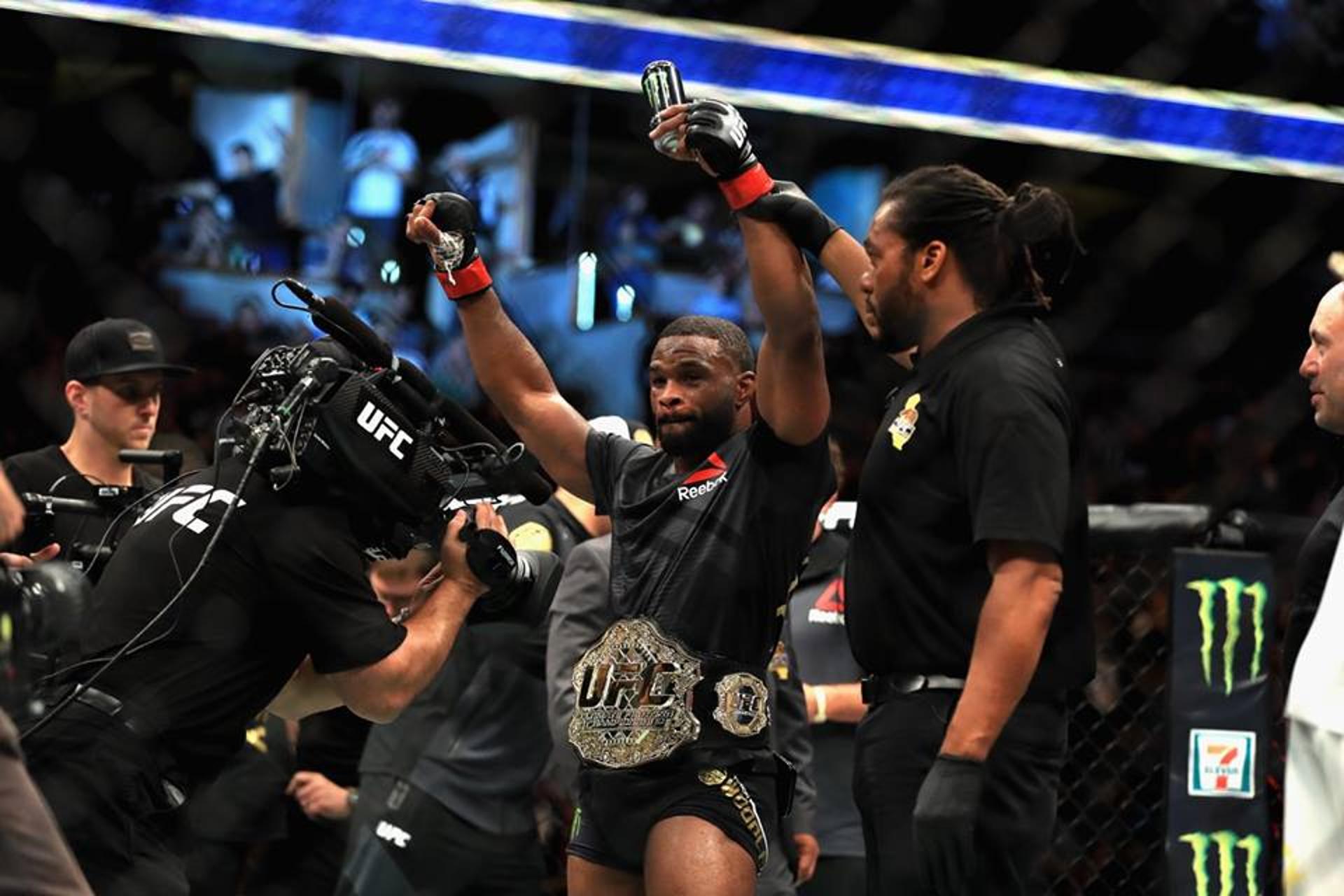 Tyron Woodley venceu Demian Maia no UFC 214