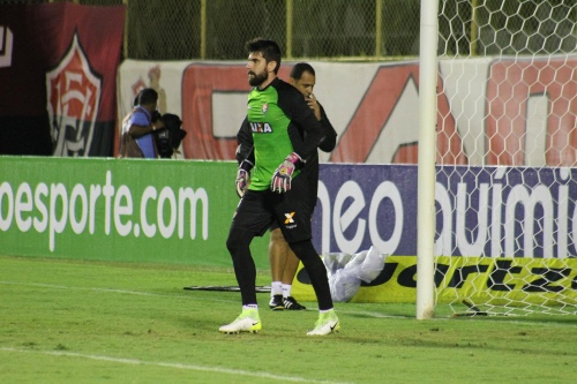 Fernando Miguel, goleiro do Vitória