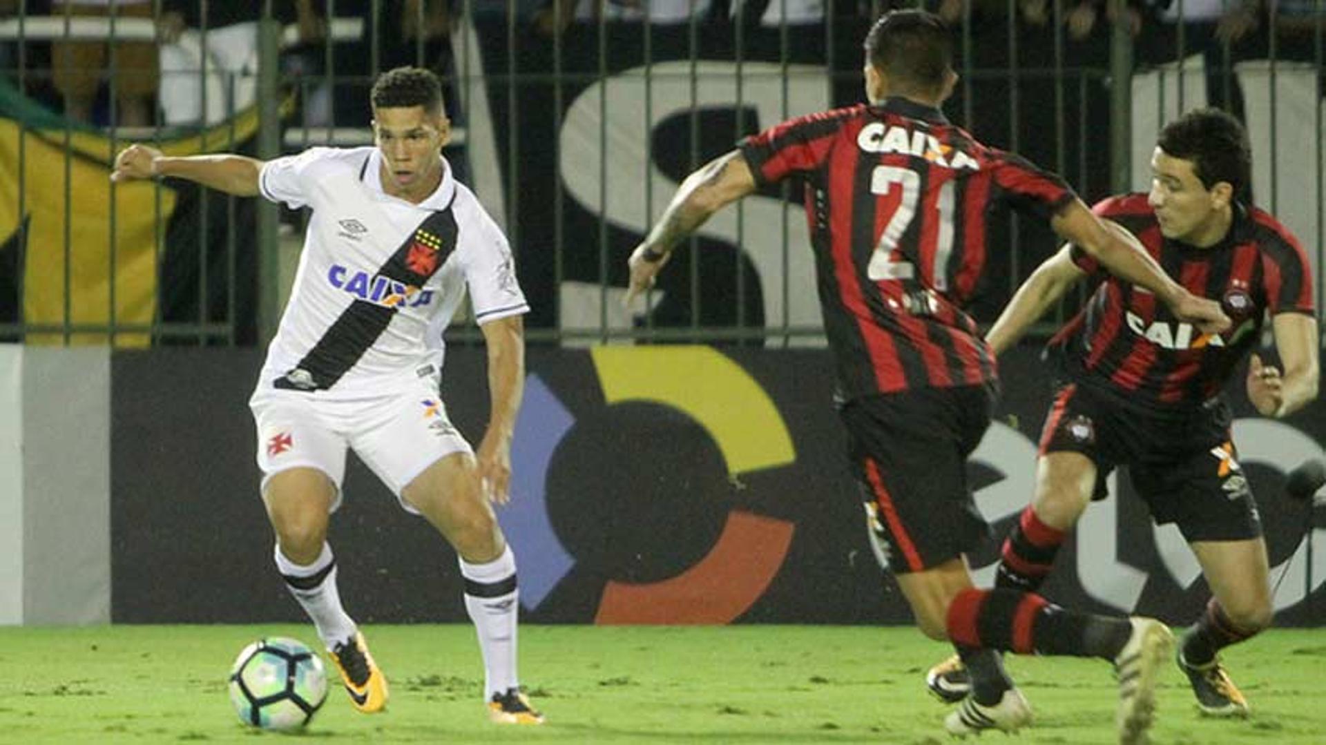 Confira a seguir a galeria especial do LANCE! com imagens da derrota do Vasco para o Atlético-PR nesta segunda-feira