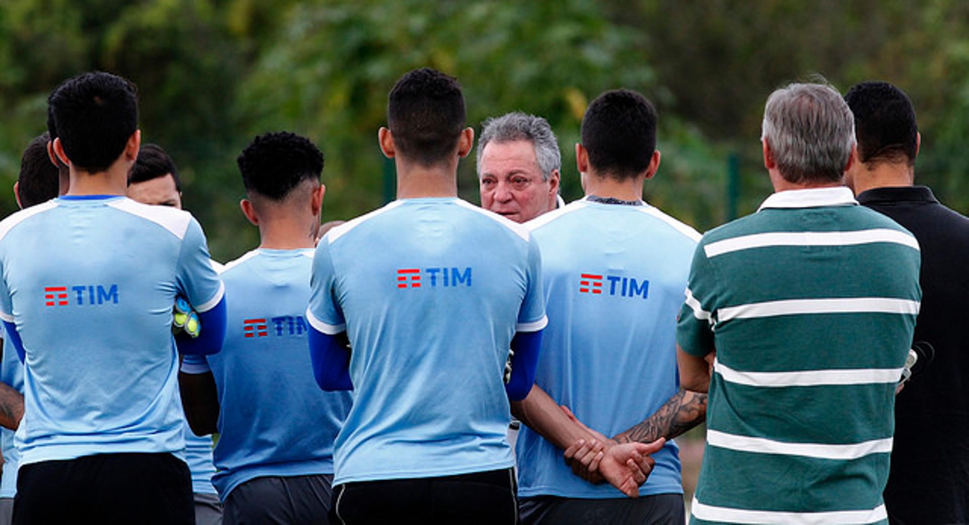 Abel reuniu o elenco no primeiro treino após a morte de seu filho mais novo, João Pedro