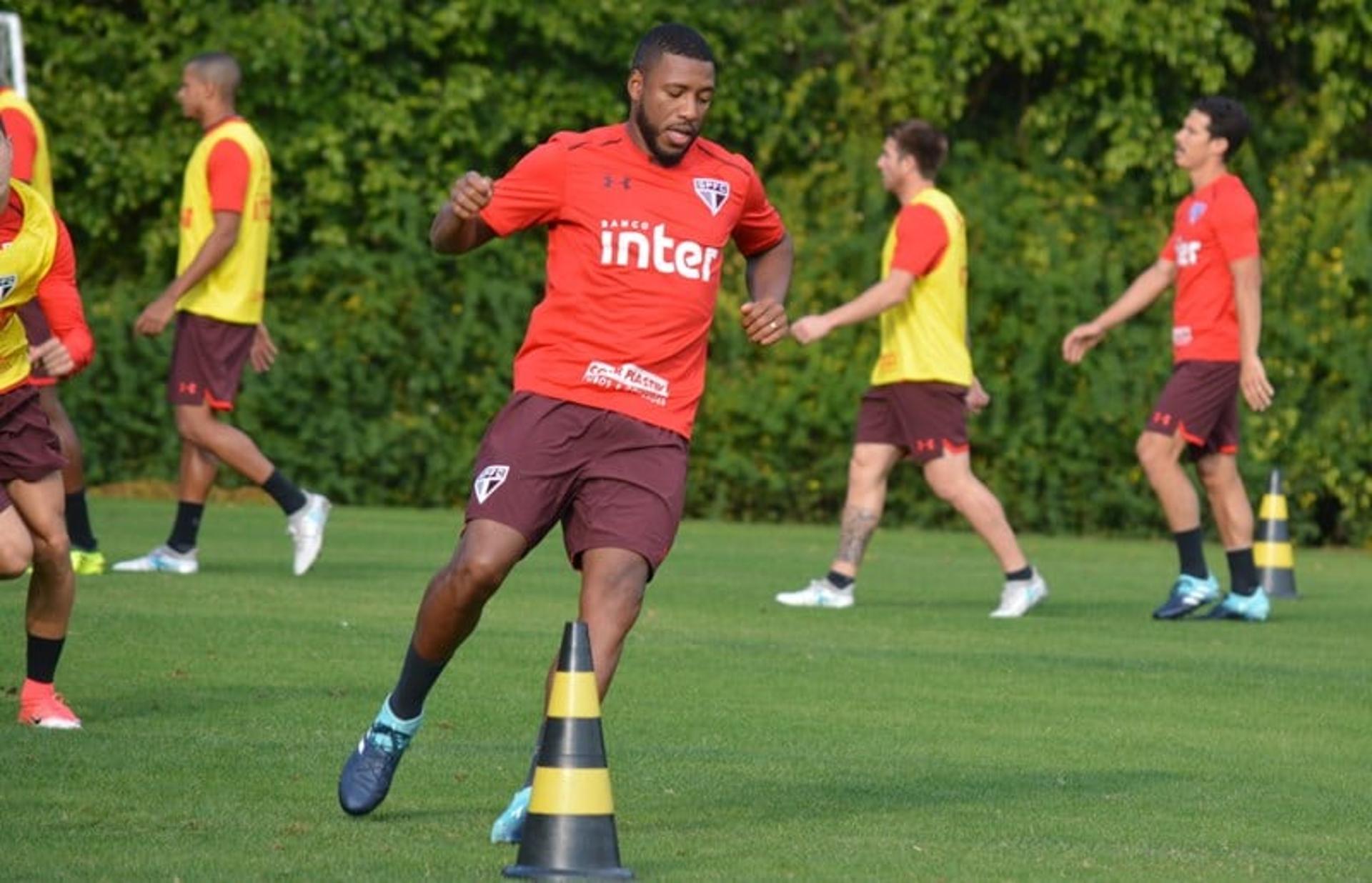 Jucilei é titular absoluto no São Paulo