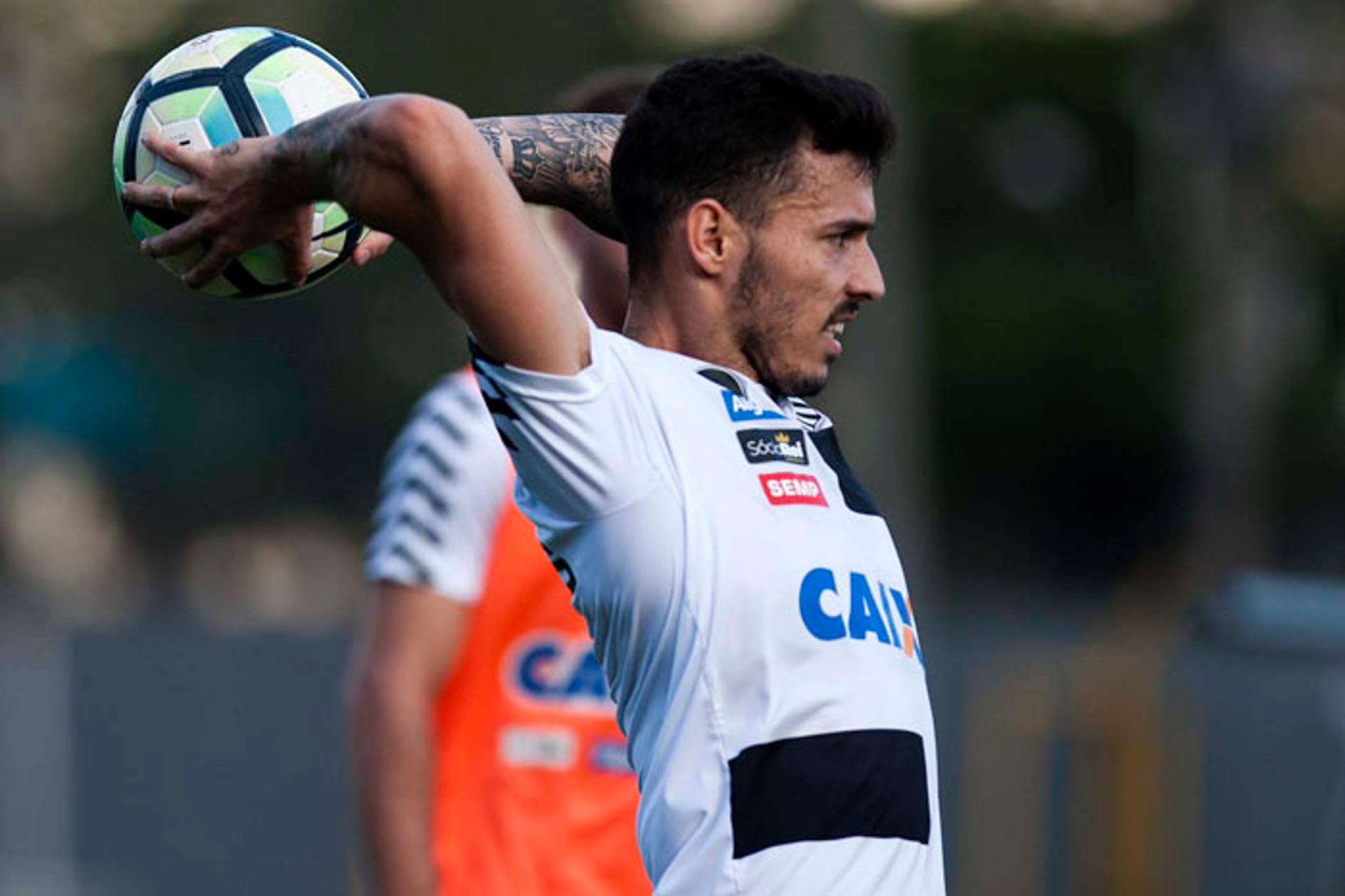 Zeca é titular do Santos desde 2015