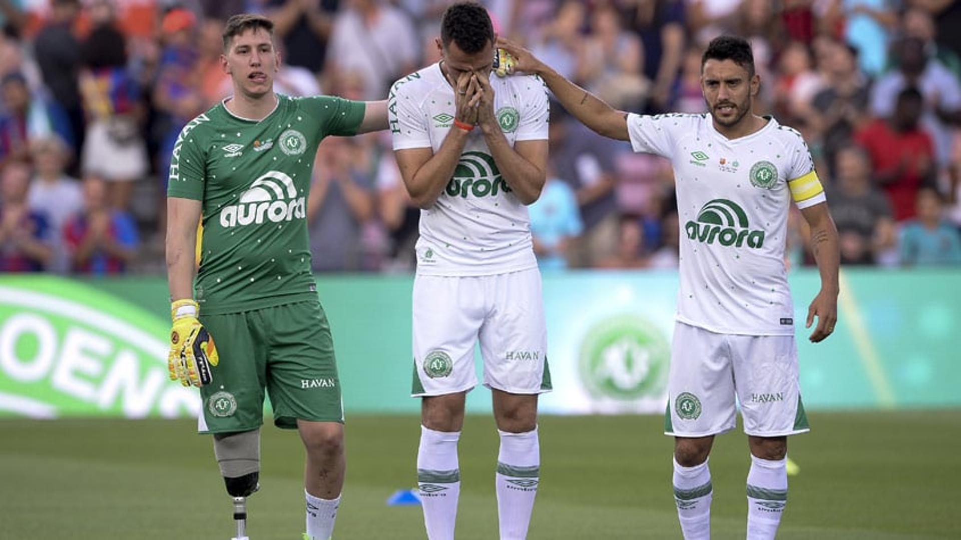 Neto se emociona em tarde de homenagens