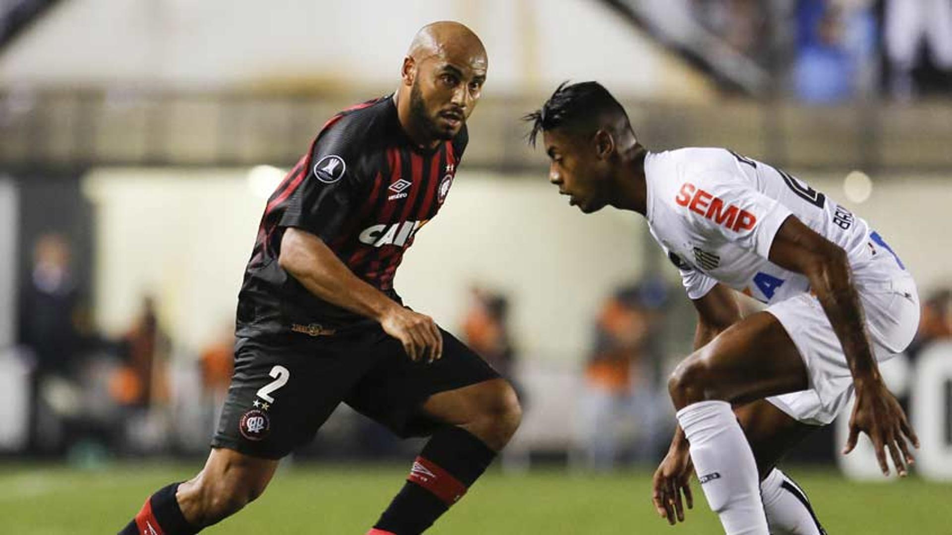 Último confronto: 10/8/2017 - Santos 1 x 0 Atlético-PR - Libertadores