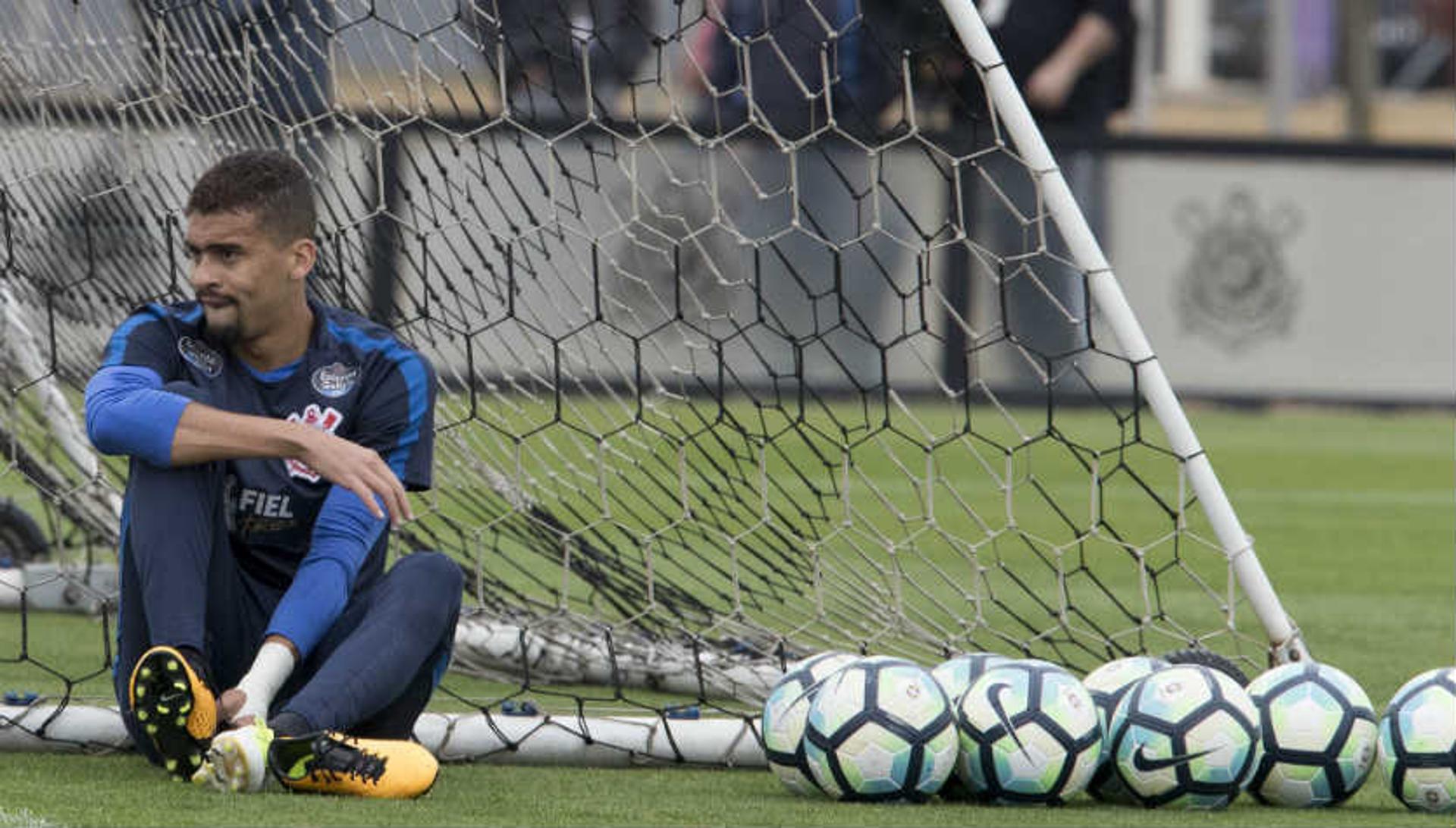 Léo Santos tem três partidas como profissional