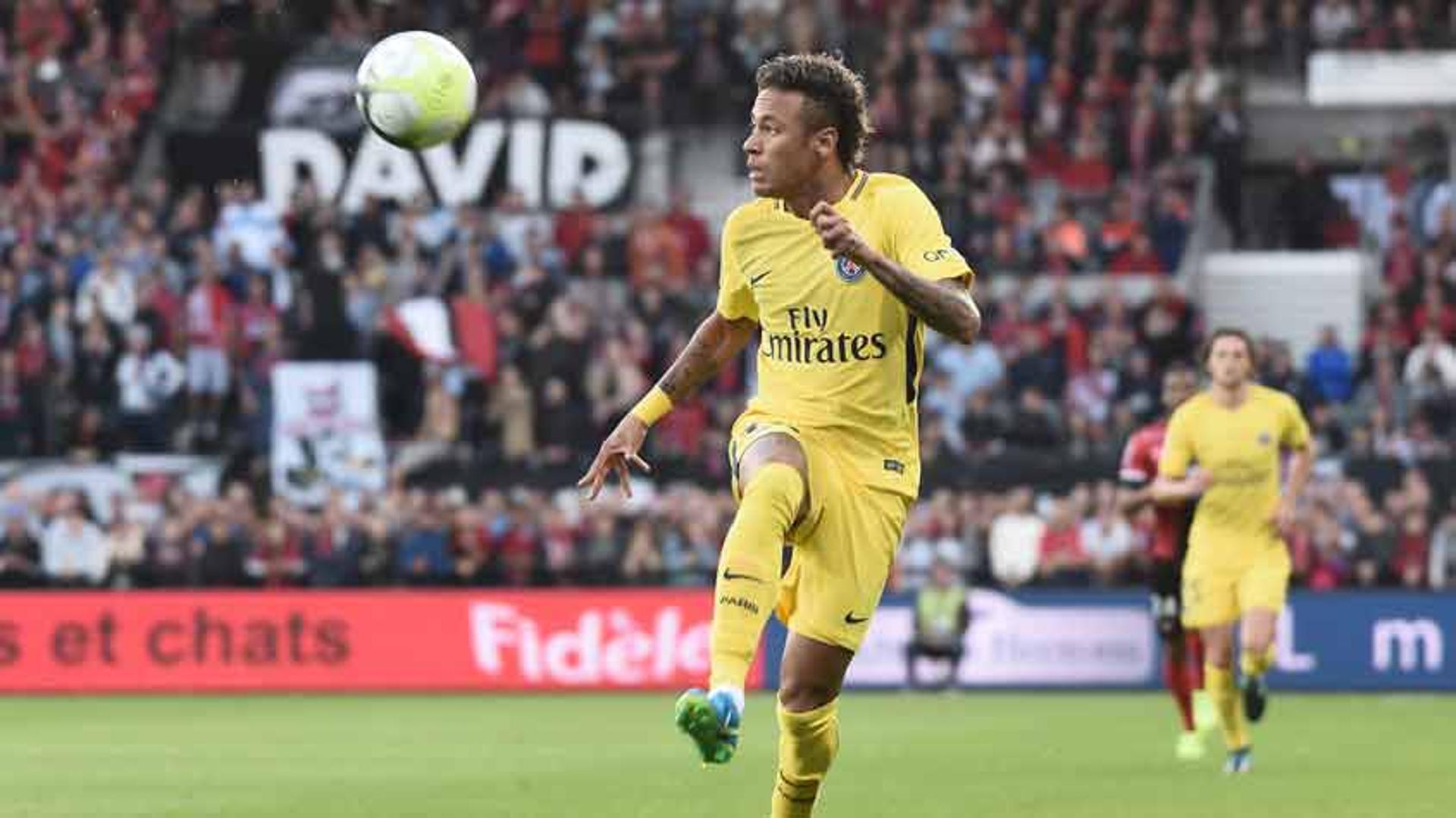 Em sua estreia pelo PSG, na 2ª rodada, Neymar marcou o seu na vitória por 3 a 0 sobre o&nbsp; Guingamp