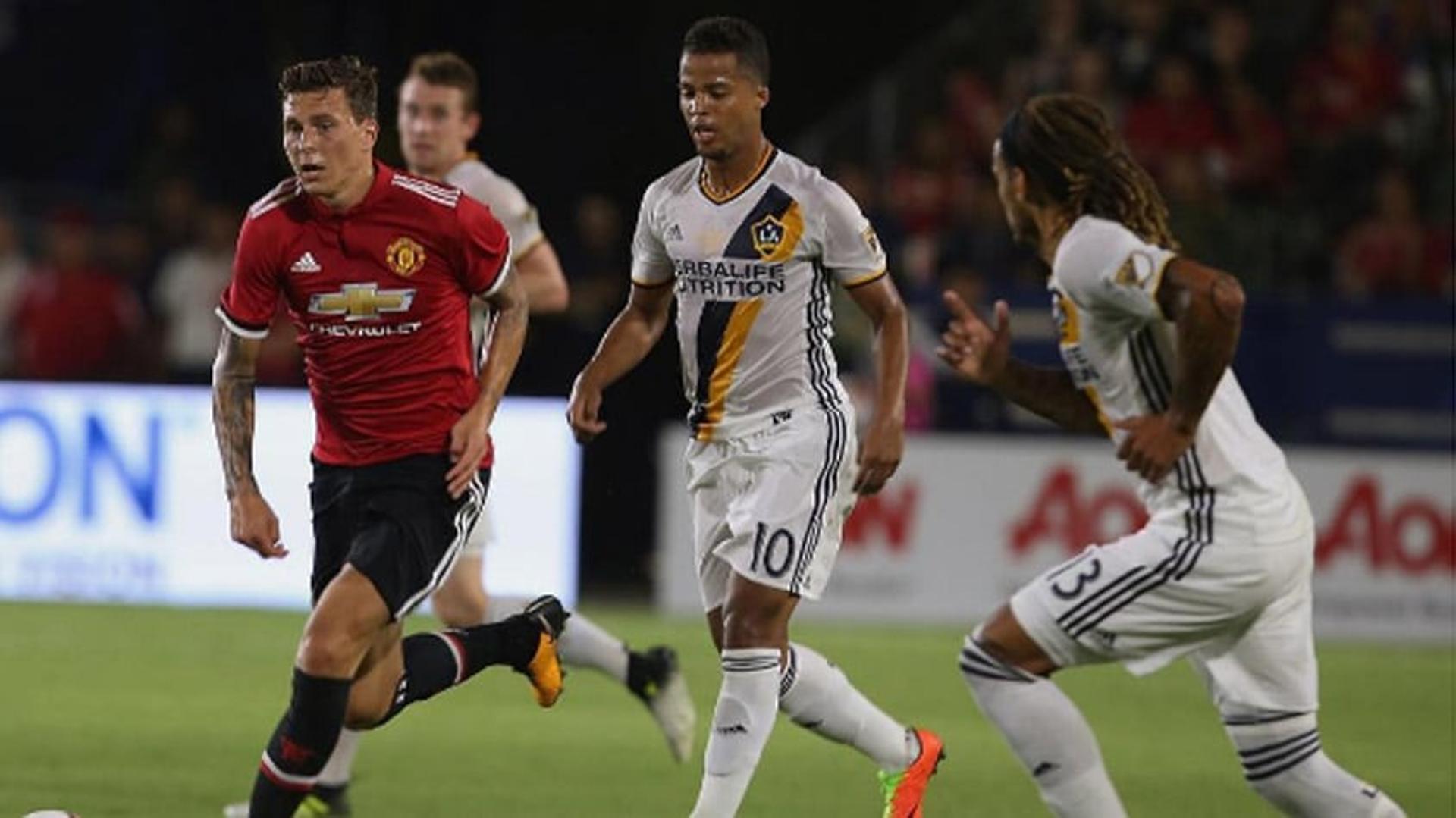 Lindelöf jogando com a camisa do Manchester United