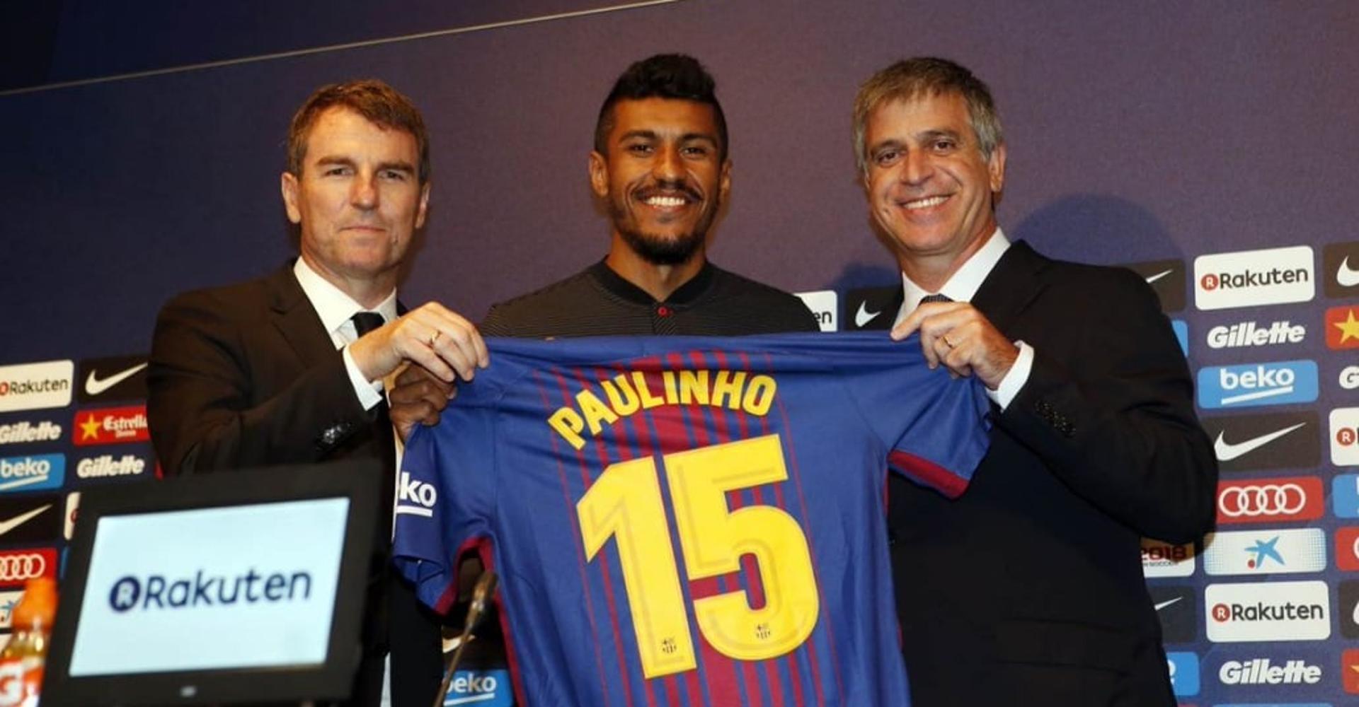 Imagens da apresentação de Paulinho no Barcelona