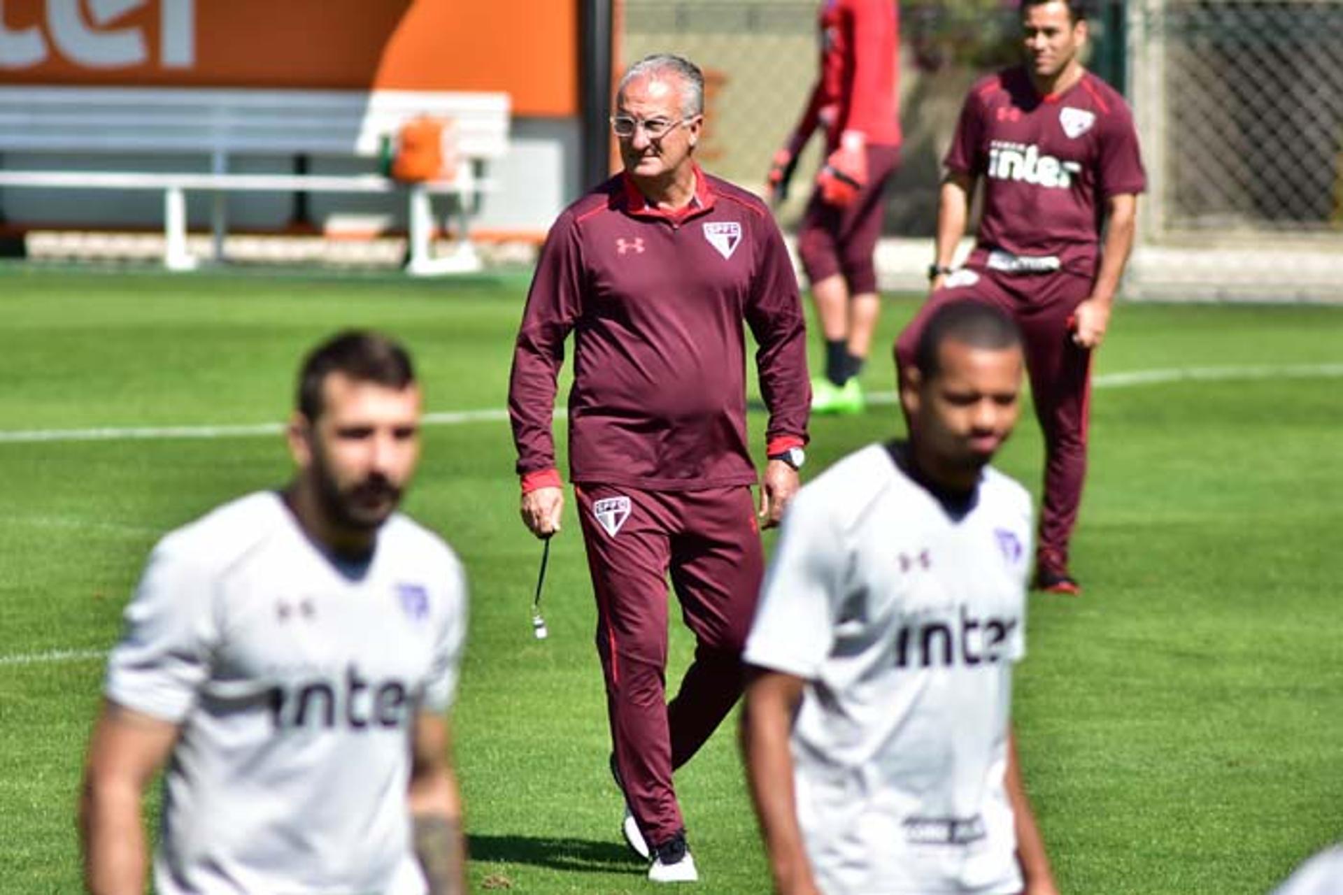 São Paulo treina para enfrentar o Palmeiras