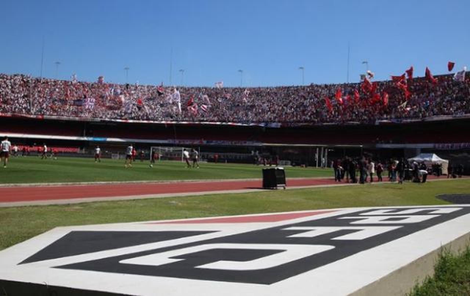 Festa da torcida do São Paulo em treino no Morumbi