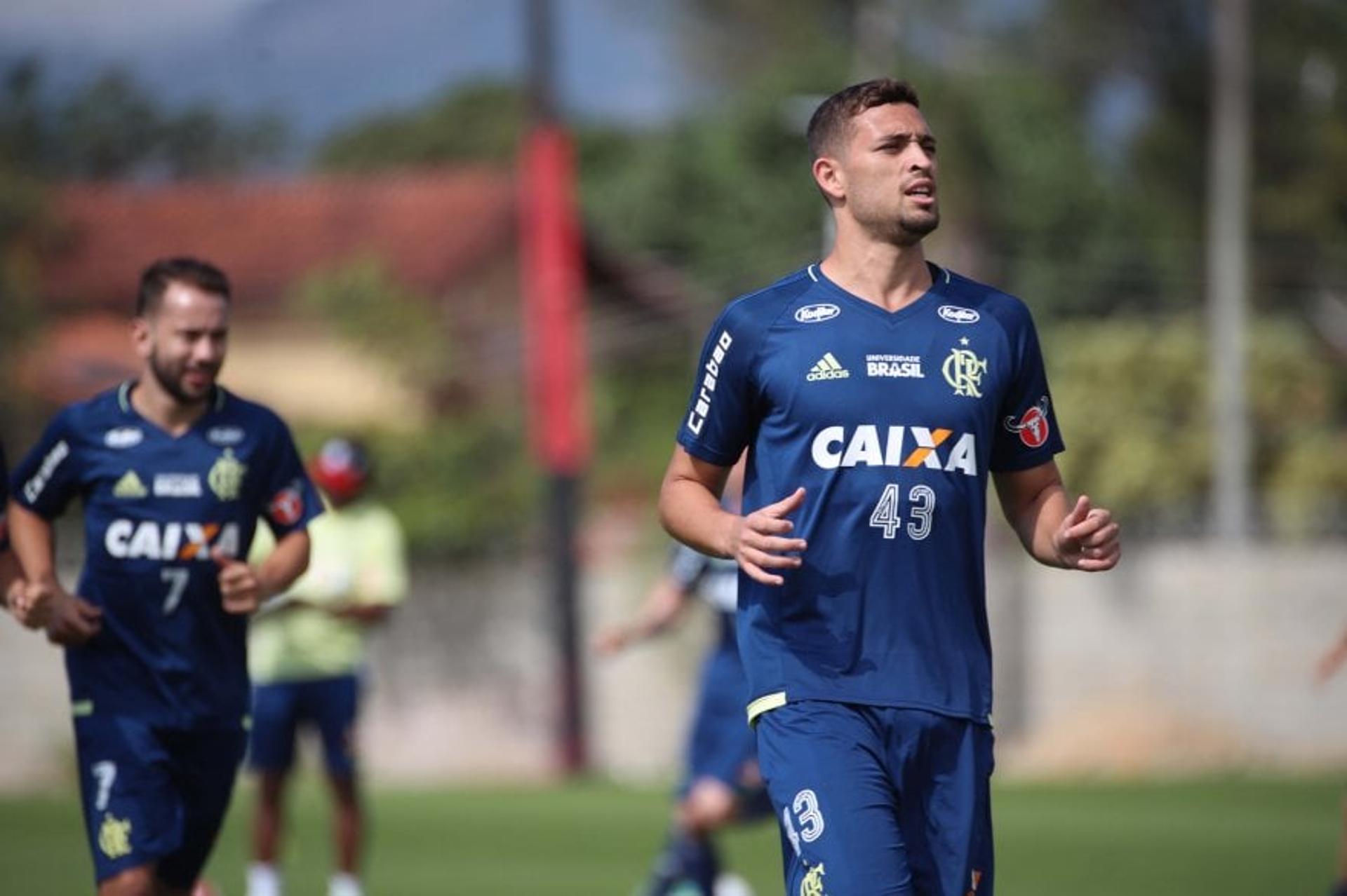 Léo Duarte, que não vem jogando, terá nova chance