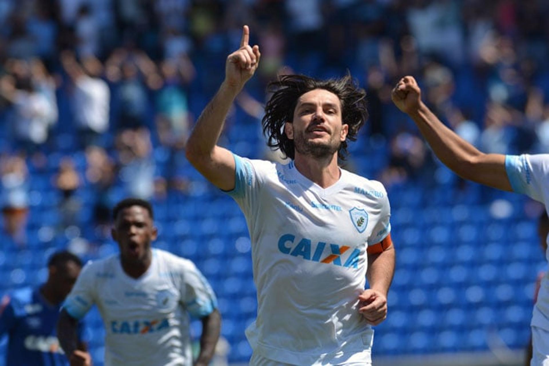 Londrina vence Cruzeiro nos pênaltis e está na decisão&nbsp;