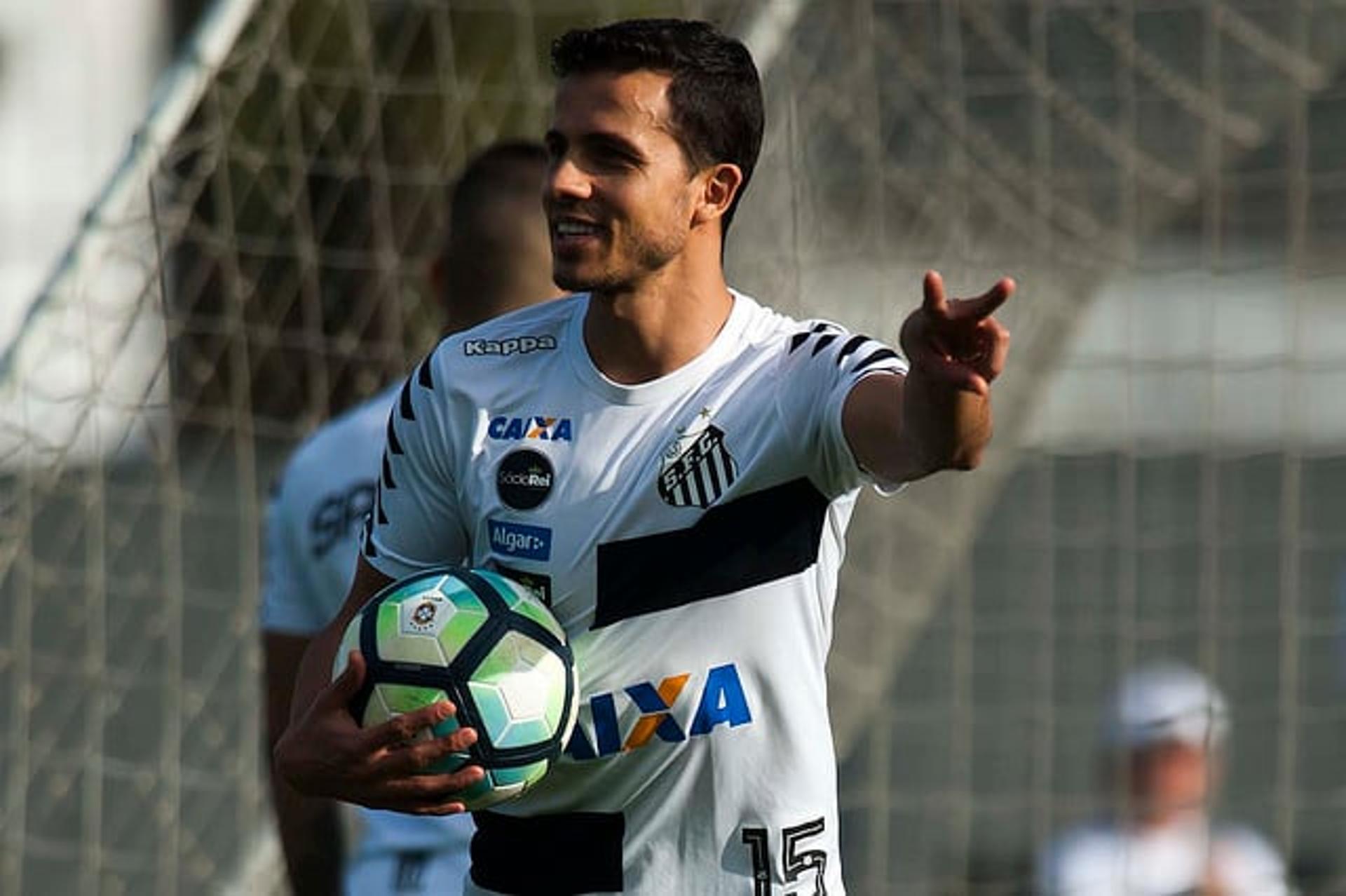 Nilmar se prepara para disputar a posição com Bruno Henrique e Copete