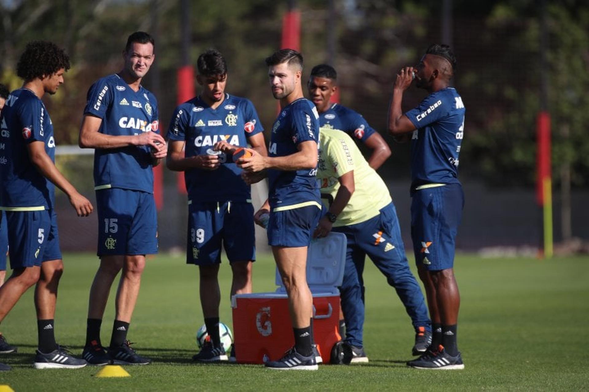 Jogadores do Flamengo em treino no Ninho