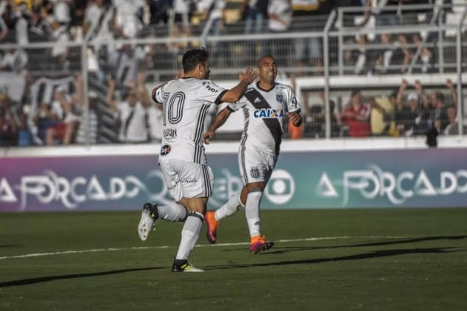 Emerson Sheik e Renato Cajá só jogaram juntos pela Ponte Preta na vitória por 3 a 2 sobre a Chapecoense