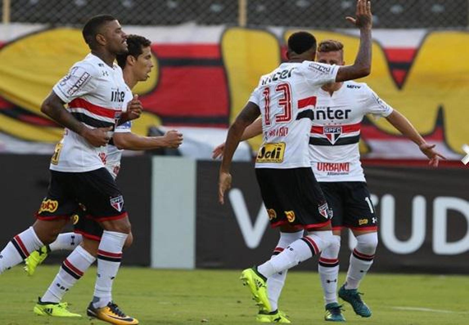 Vitória 1x2 São Paulo